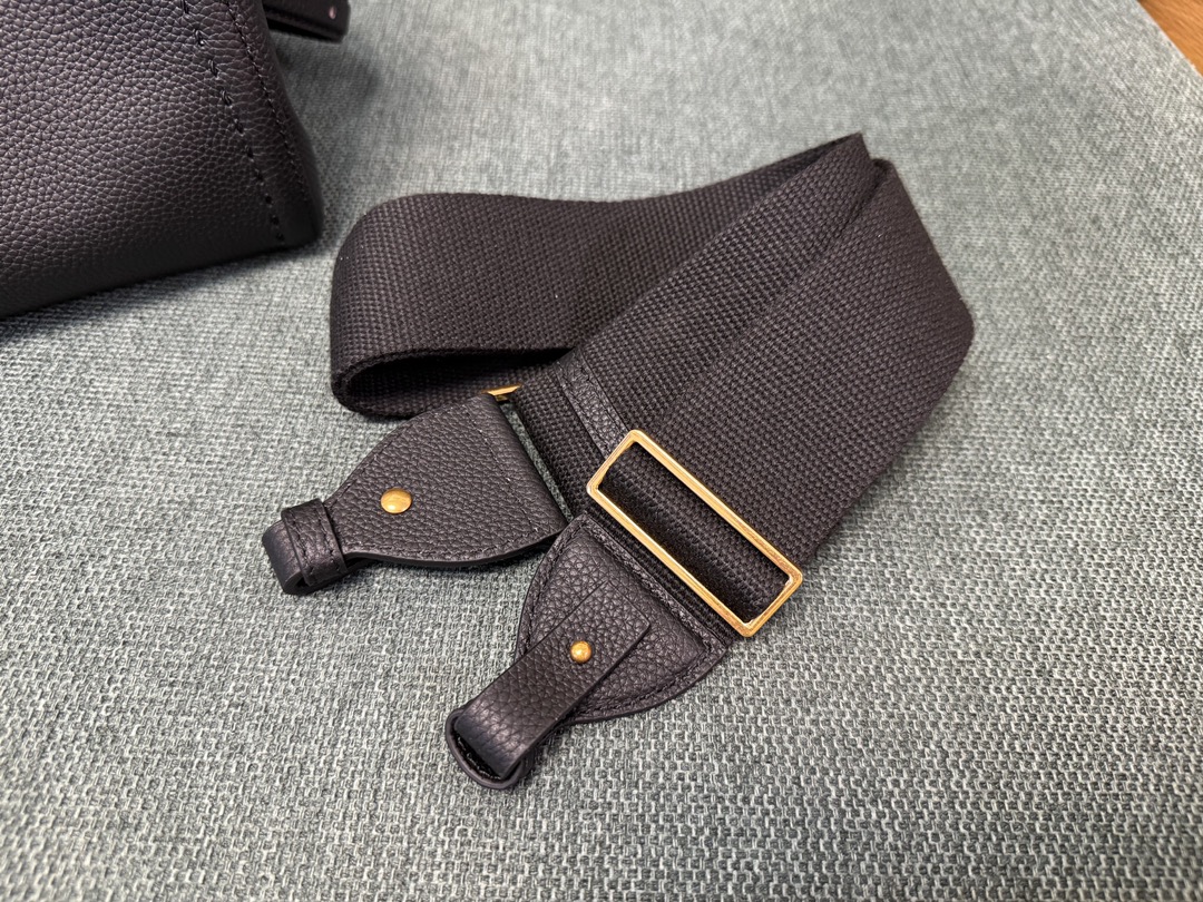 [TOP] VALENTINO VLogo Signature Cowhide Handbag 19*17*14cm/26*27*17cm - 4 Colour