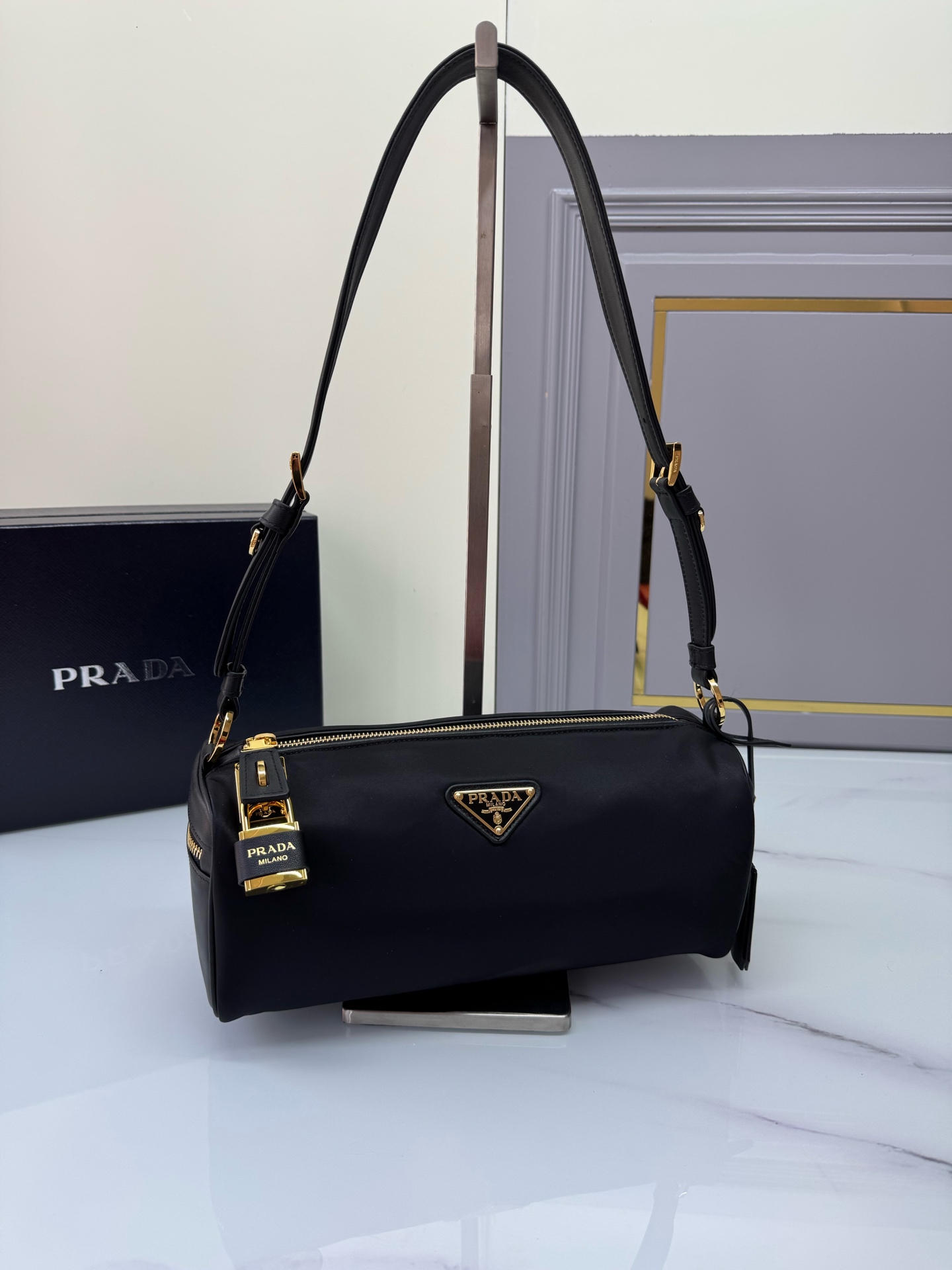 [Top] PRADA Tessuto Locker Bag Re-Nylon 27x12x10.5cm - Black
