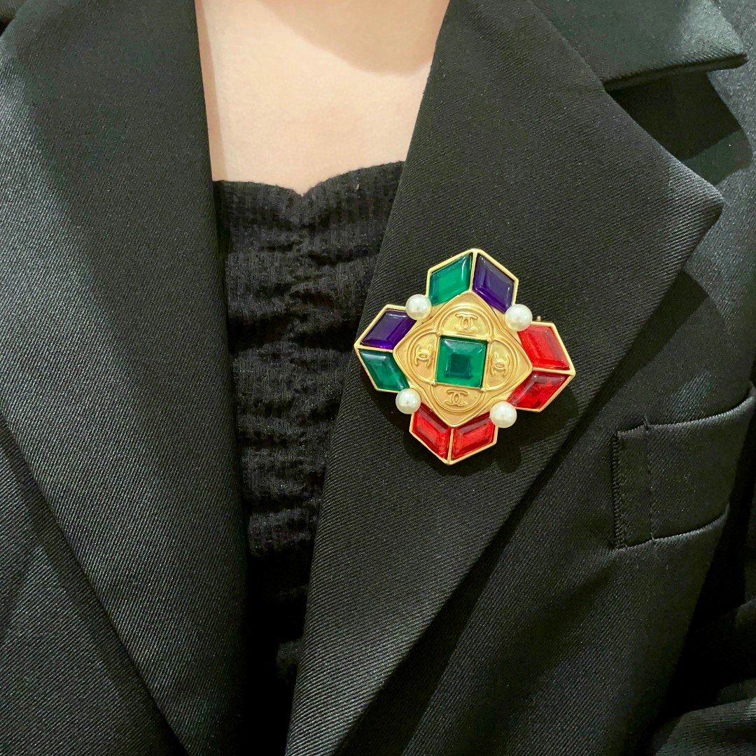 [TOP] CHANEL Brooch - Gold