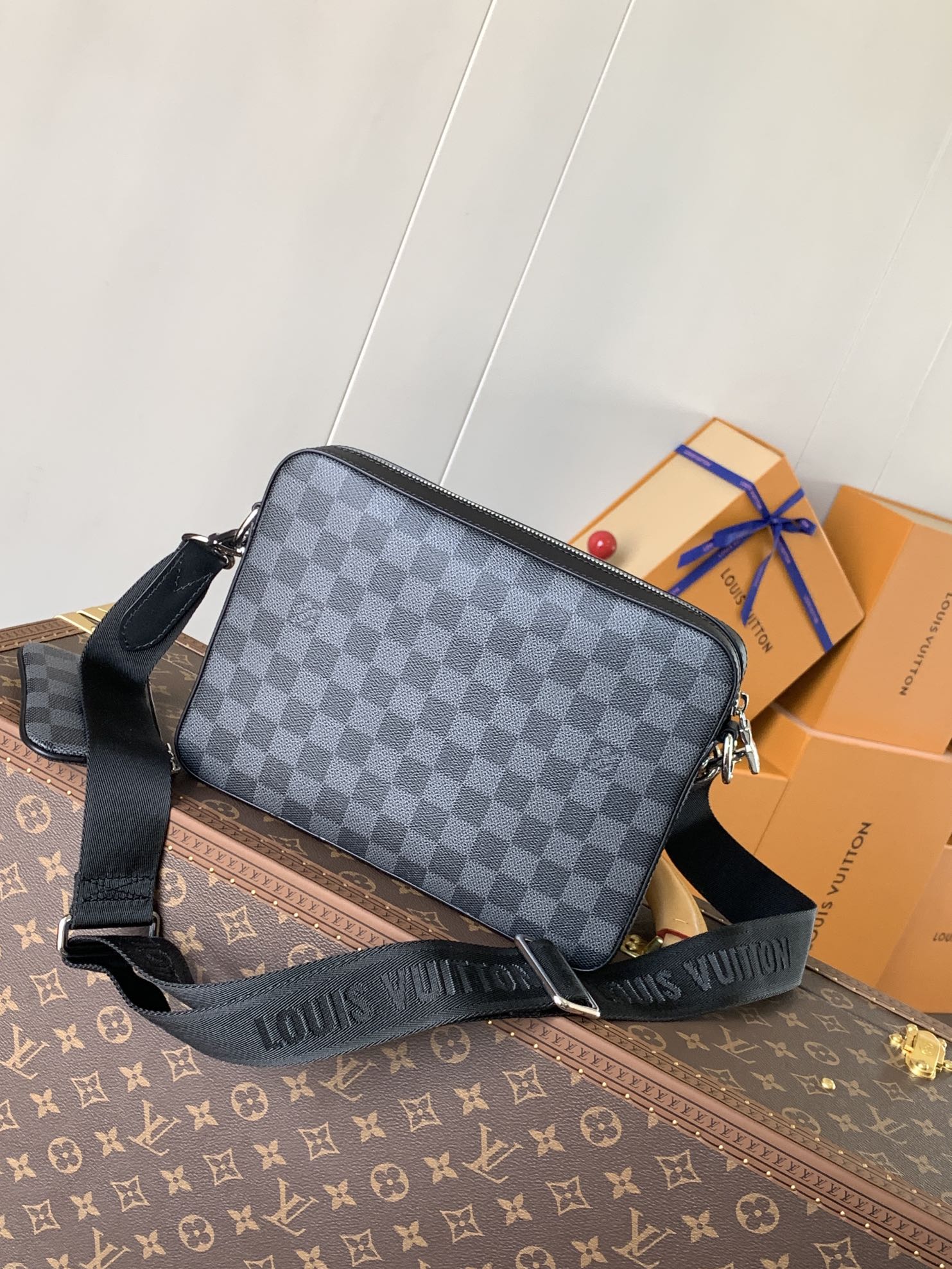 [TOP] Louis Vuitton LV Trio Messenger Bag 25x18.5x7cm - Black
