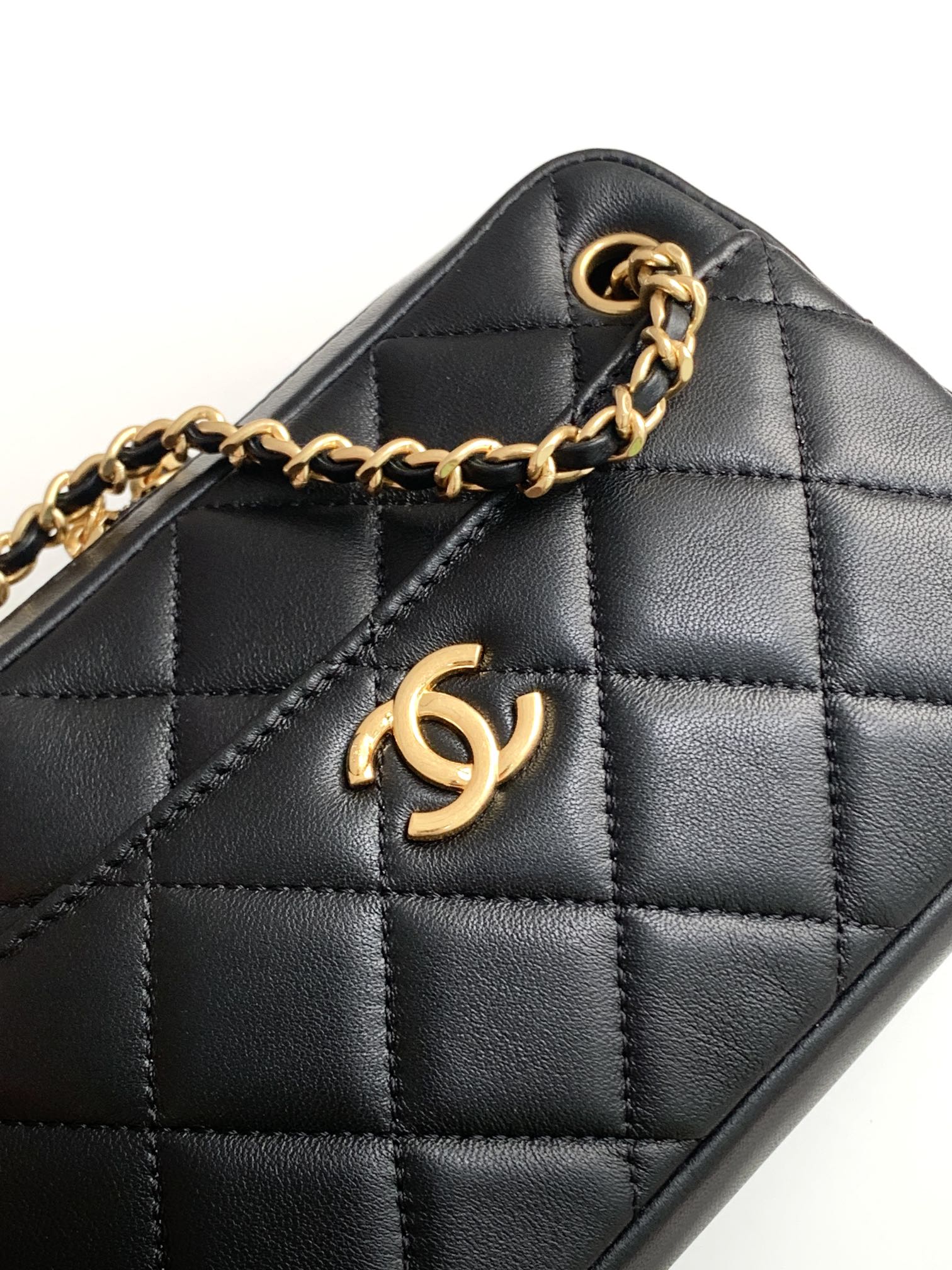 [TOP] CHANEL Lambskin Quilted Timeless Camera Case 12*18*7cm - Black