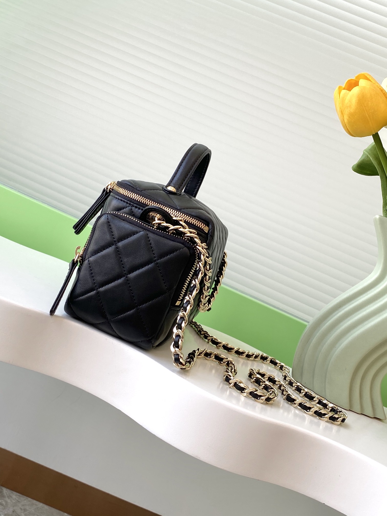 [TOP] CHANEL 24K Chain Camera Bag 12×23×10cm - Black