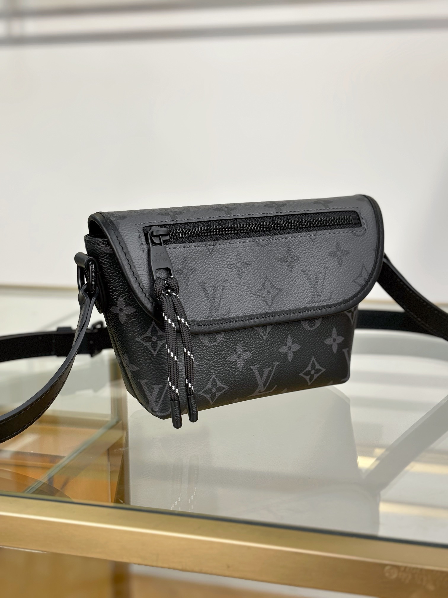 [TOP] Louis Vuitton LV Pulse Monogram Bag Mini 22x16x5cm - Black/Gray