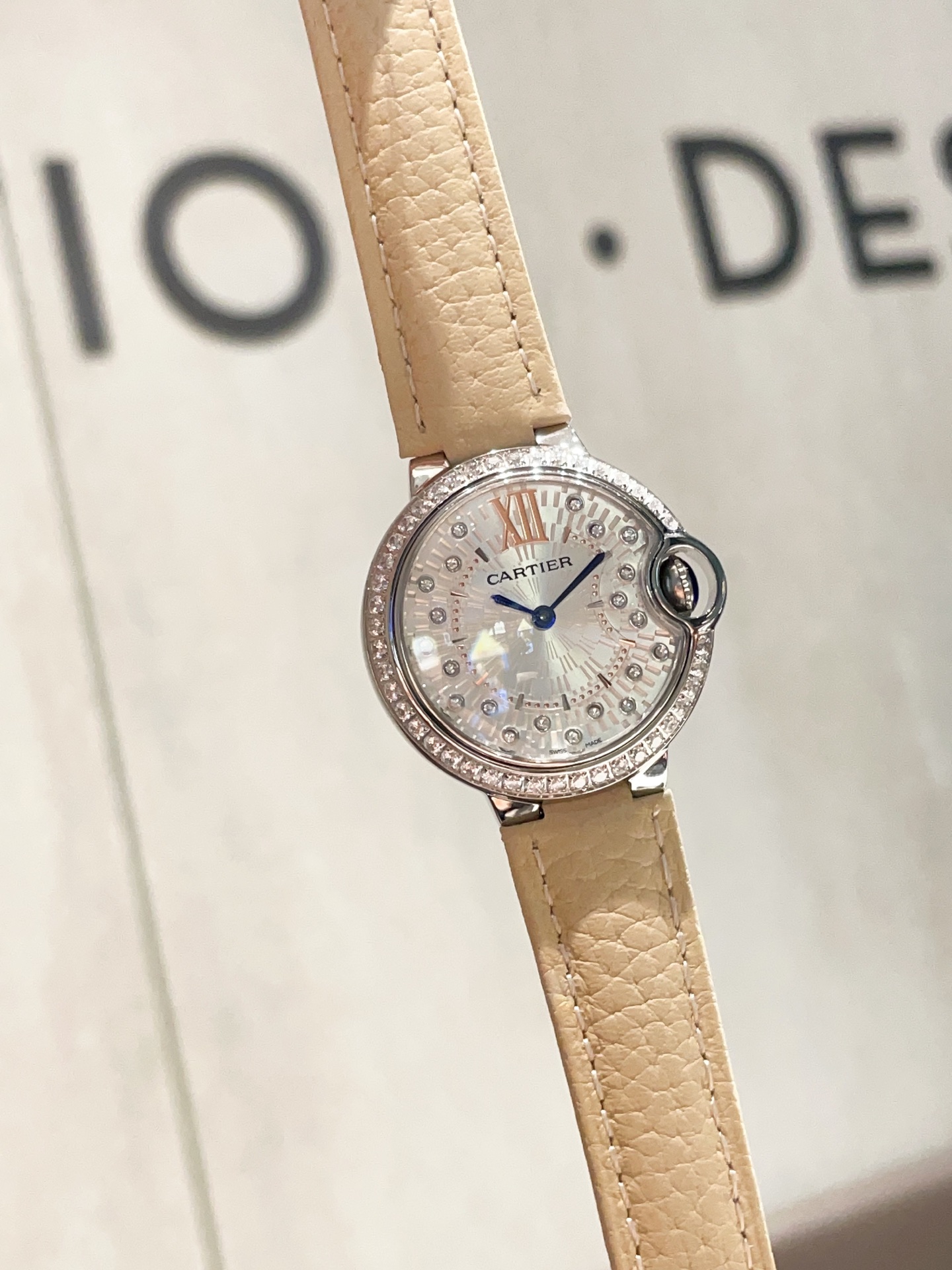 [TOP] Cartier Watch with Diamonds on Bezel 33mm - Khaki/Beige