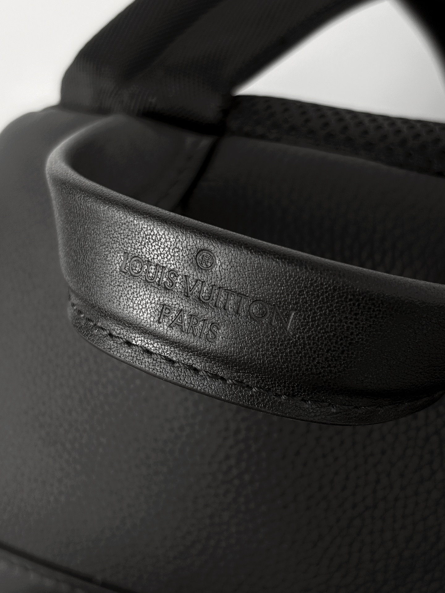 [TOP] Louis Vuitton LV Takeoff Bag 43x30x14cm - Black