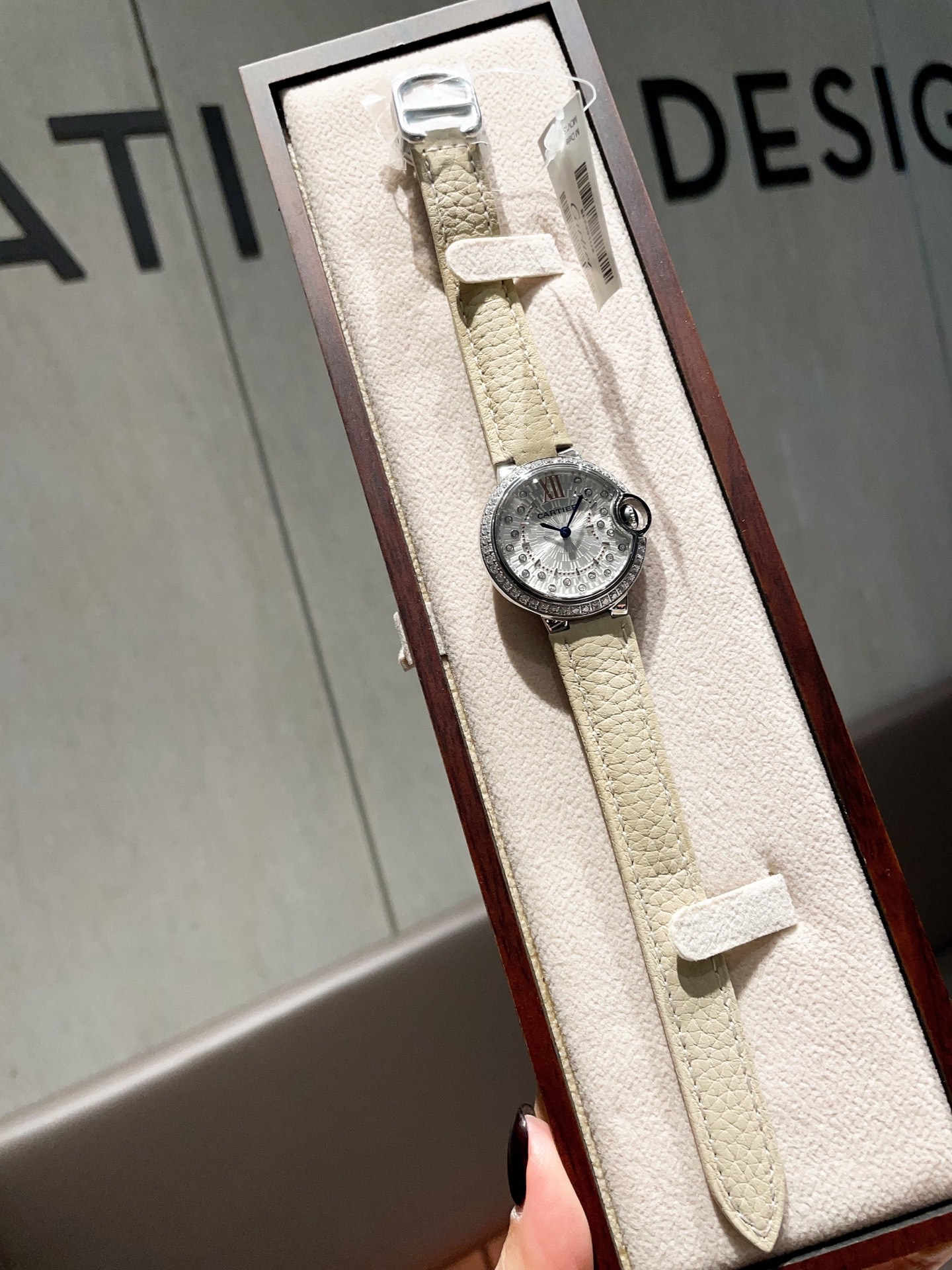 [TOP] Cartier Watch with Diamonds on Bezel 33mm - Khaki/Beige