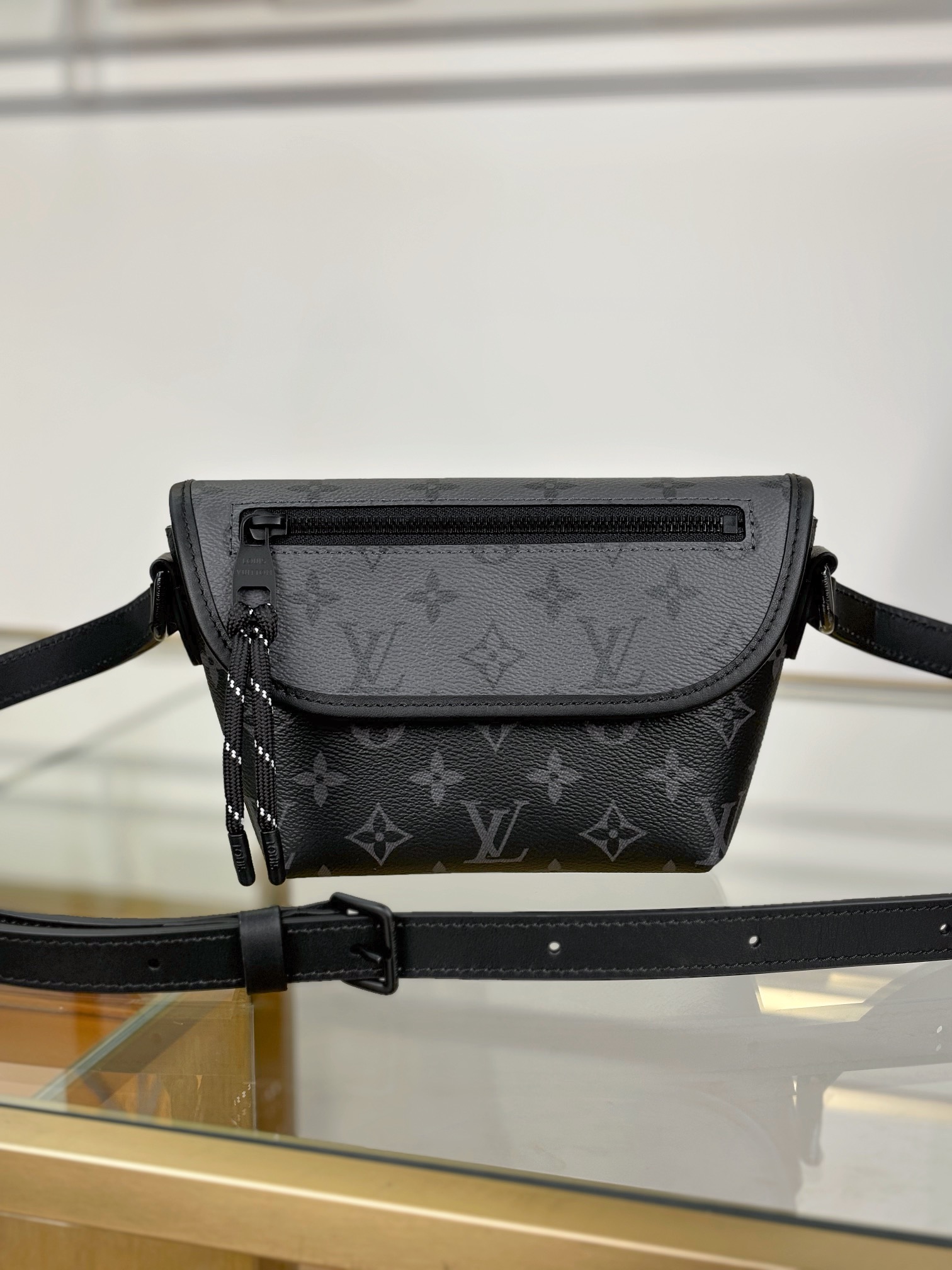 [TOP] Louis Vuitton LV Pulse Monogram Bag Mini 22x16x5cm - Black/Gray
