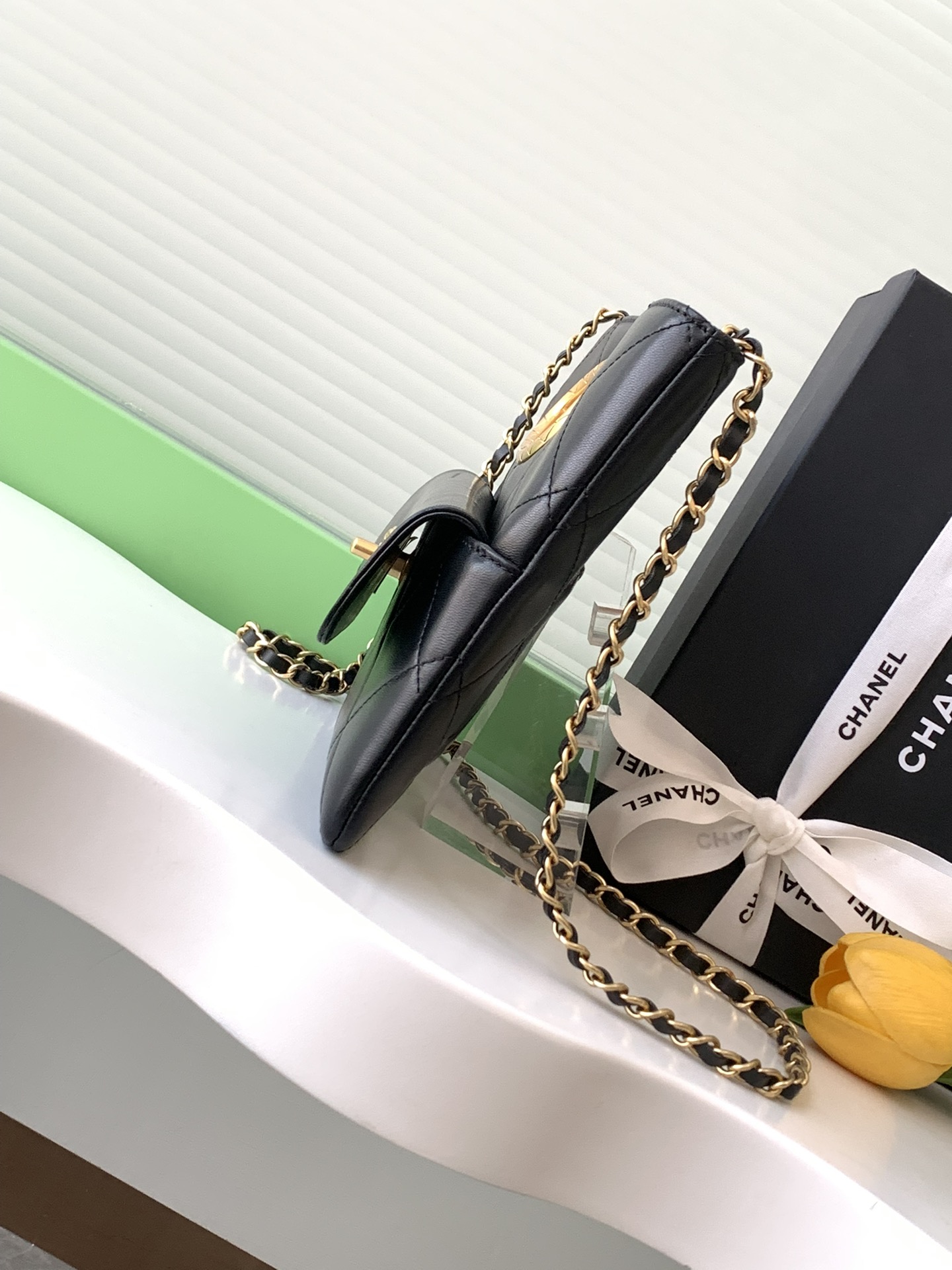 [TOP] CHANEL 24B Handbag 19*25*3cm - Black