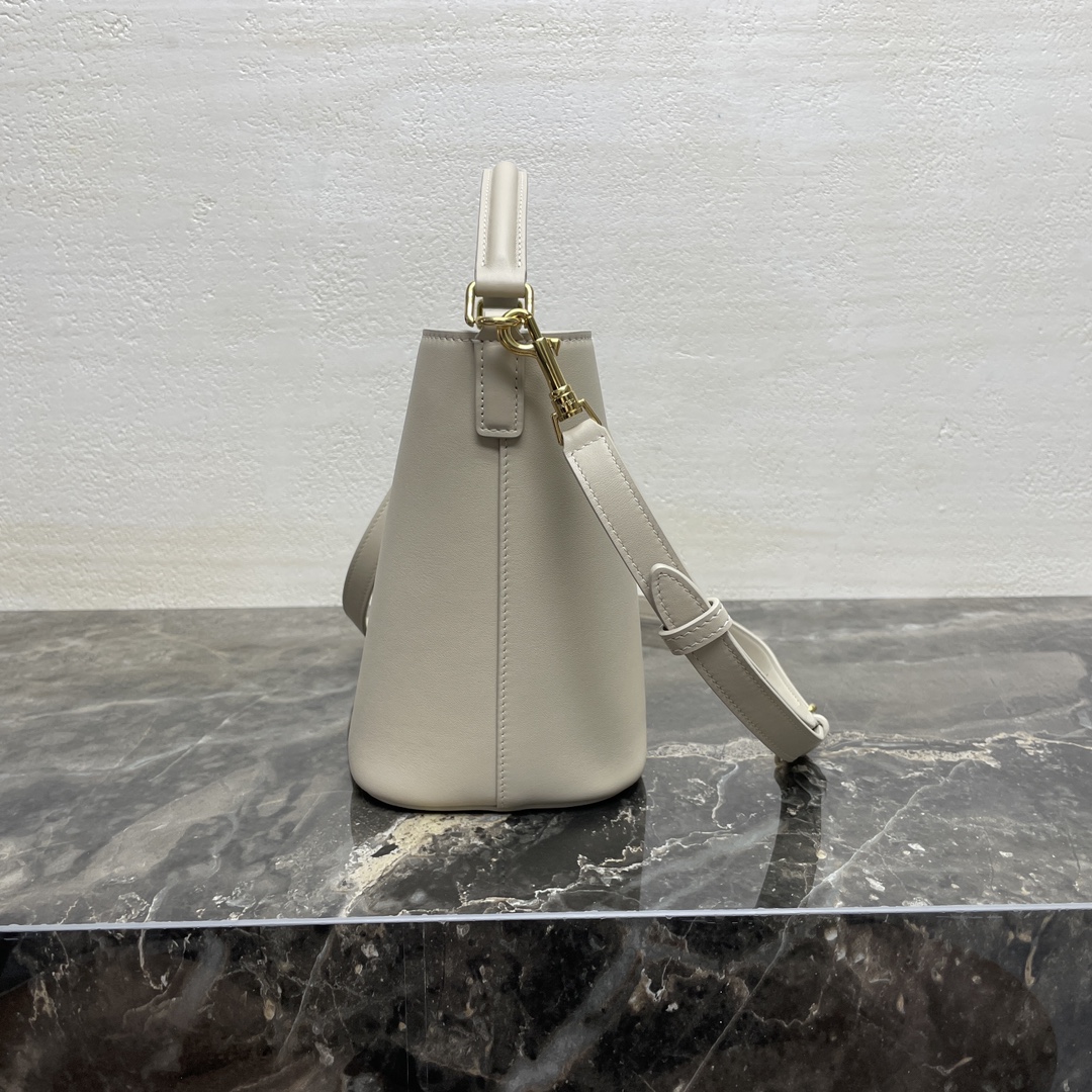 [TOP] CELINE Louise Bucket Bag 16x19x12cm - White