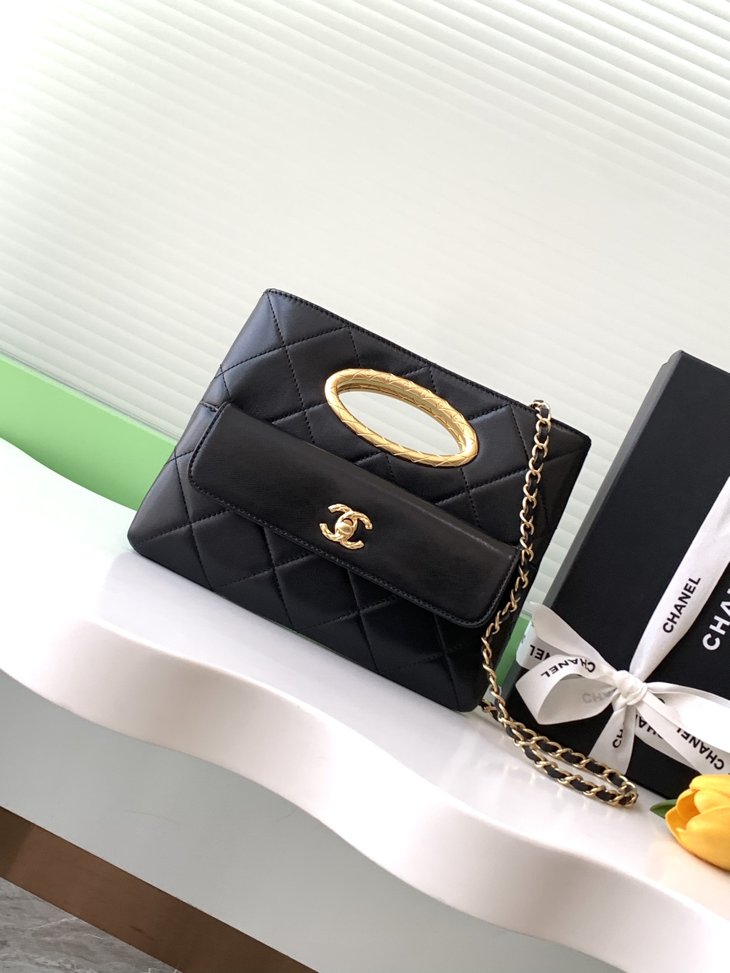 [TOP] CHANEL 24B Handbag 19*25*3cm - Black