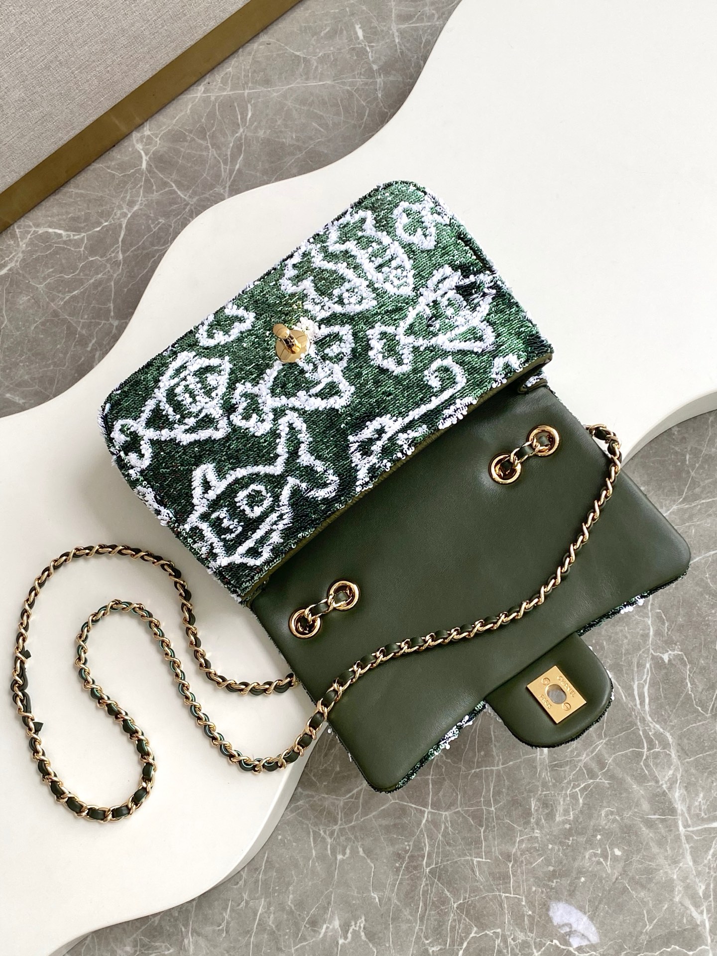 [TOP] CHANEL 25C Sequin Flab Bags 14*21*8cm - Green