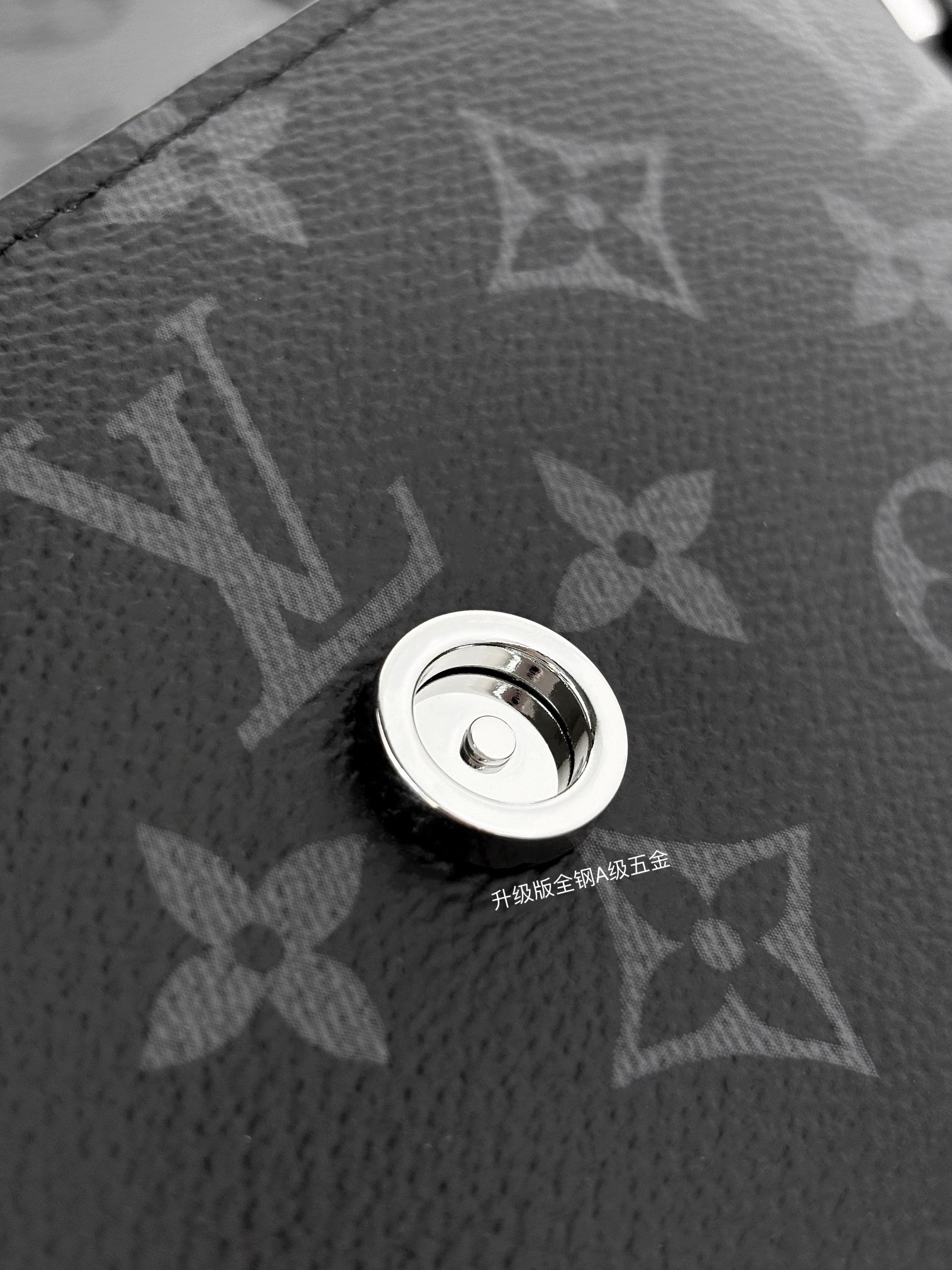 [TOP] Louis Vuitton LV Pulse Monogram Bag Mini 22x16x5cm - Black/Gray