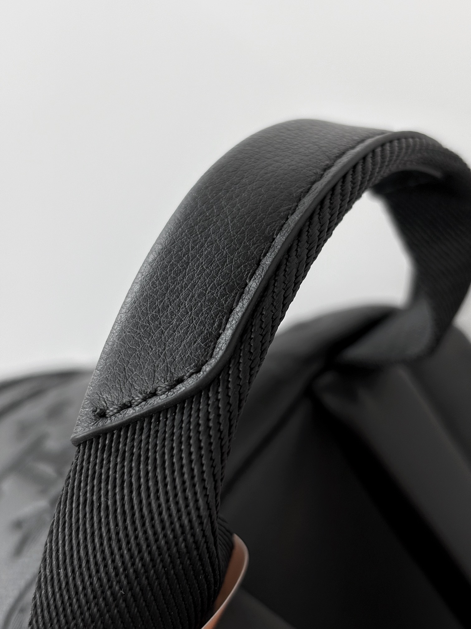 [TOP] Louis Vuitton LV Discovery Bag 38x29x20cm - Black