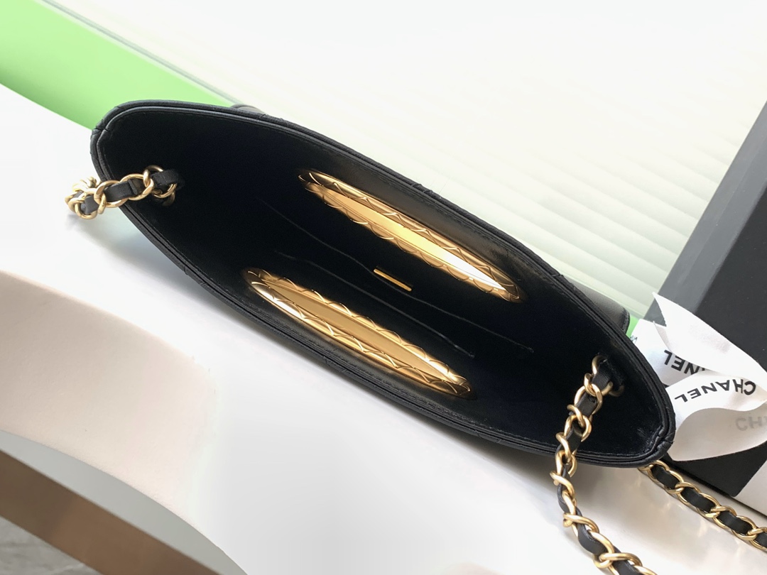 [TOP] CHANEL 24B Handbag 19*25*3cm - Black