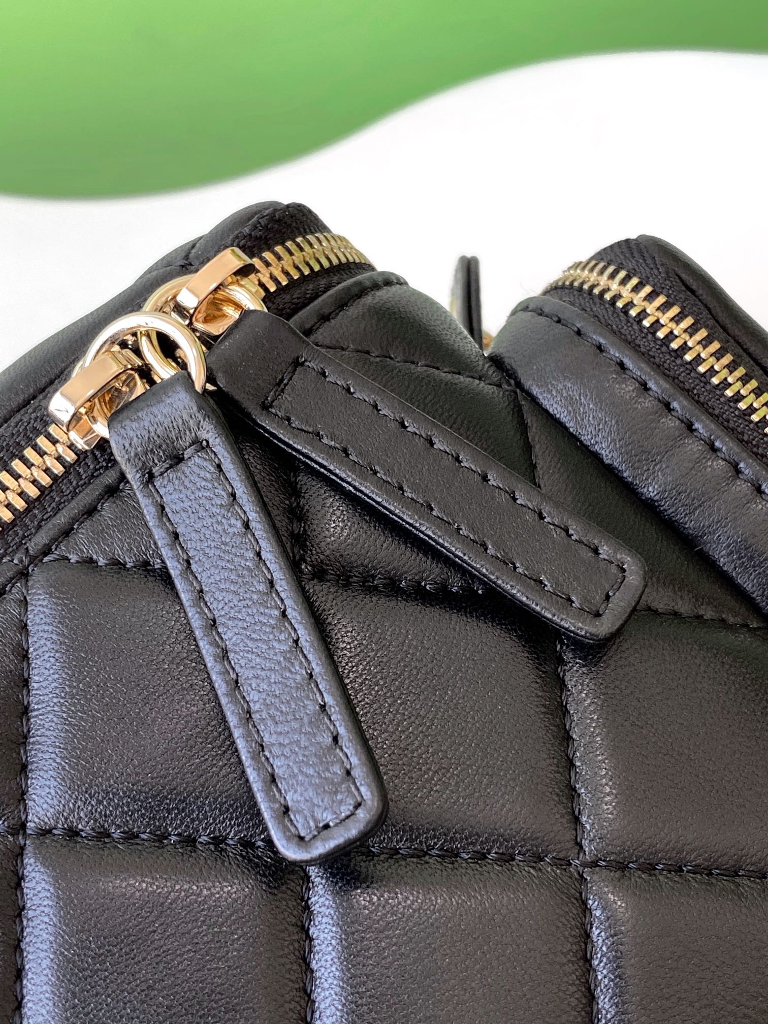 [TOP] CHANEL 24K Chain Camera Bag 12×23×10cm - Black