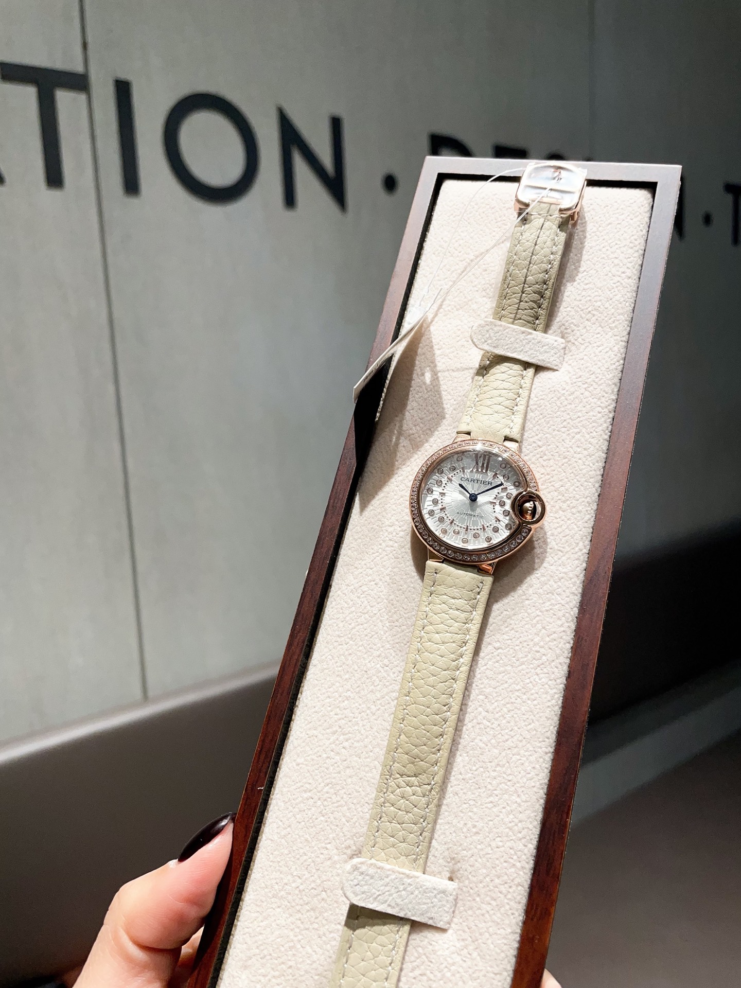 [TOP] Cartier Watch with Diamonds on Bezel 33mm - Khaki/Beige