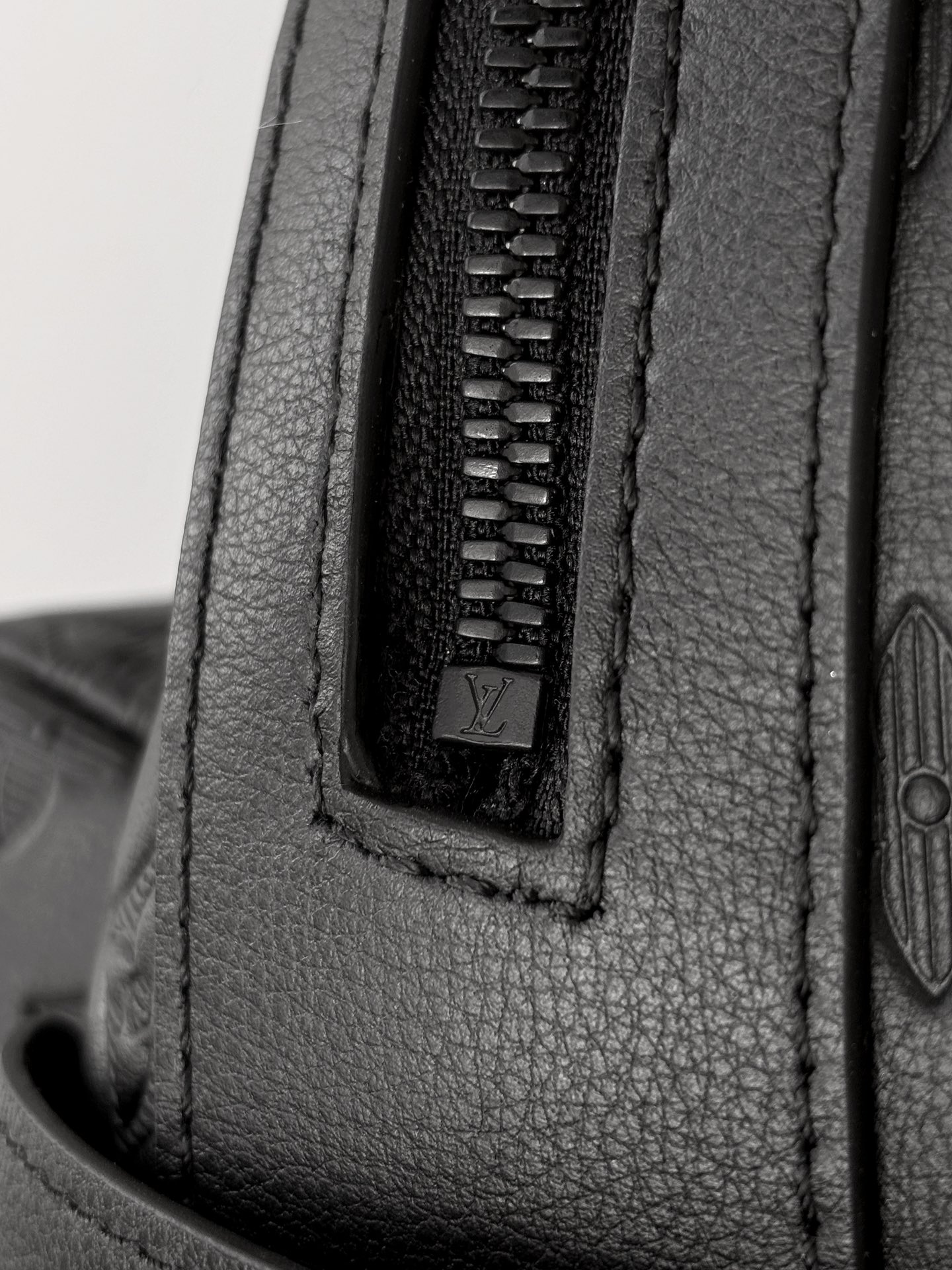 [TOP] Louis Vuitton LV Discovery Bag 38x29x20cm - Black