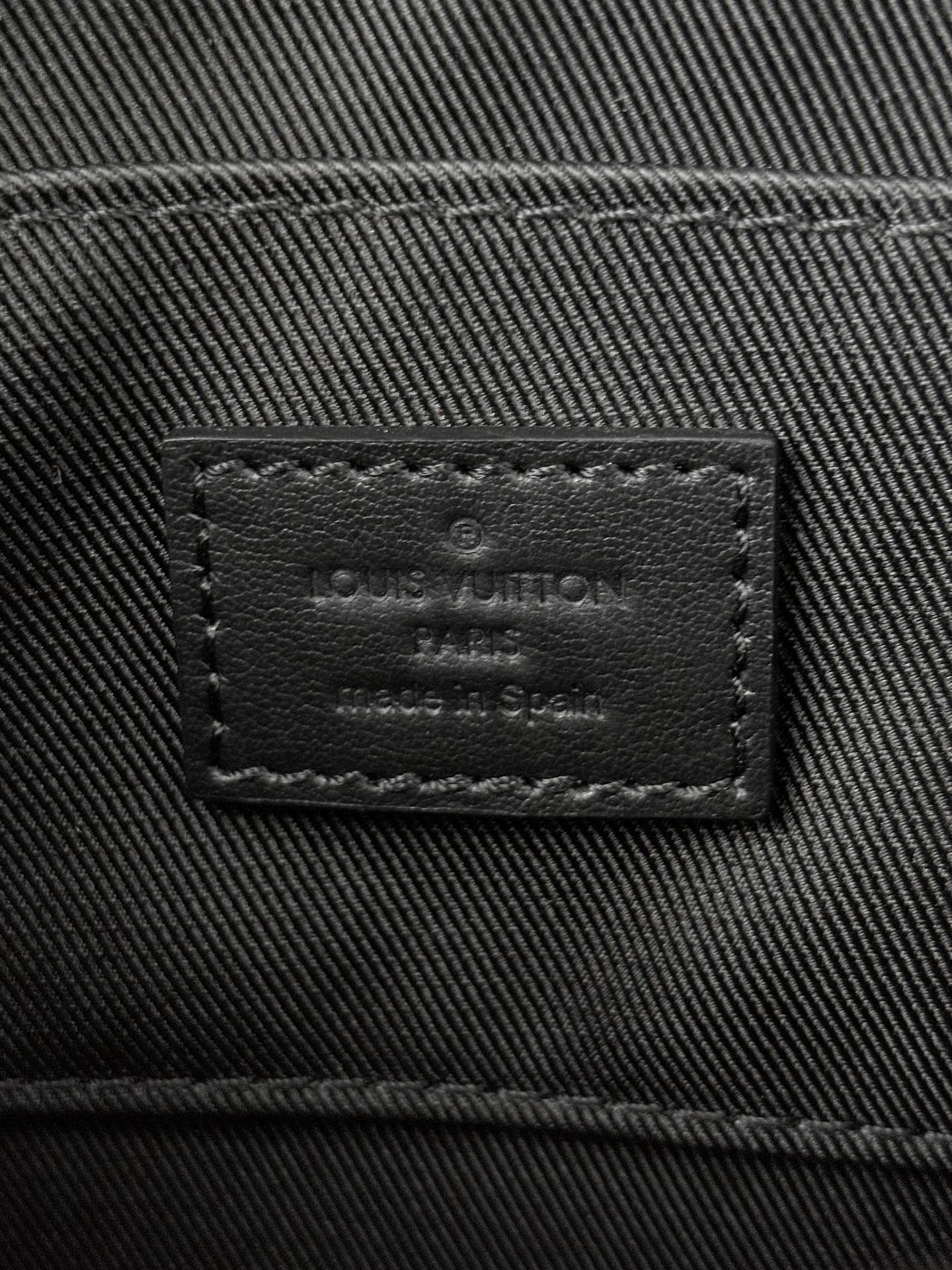 [TOP] Louis Vuitton LV Pulse Monogram Bag Mini 22x16x5cm - Black/Gray