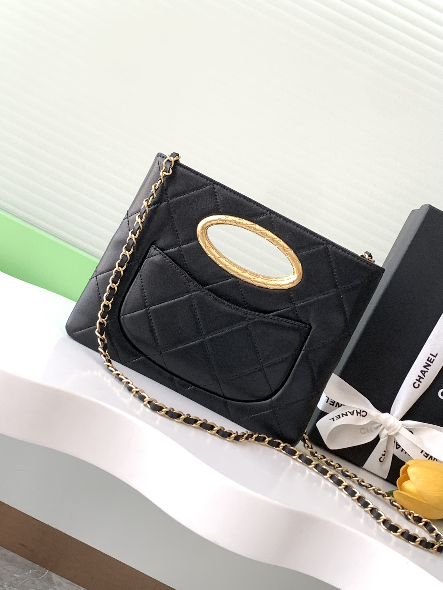 [TOP] CHANEL 24B Handbag 19*25*3cm - Black