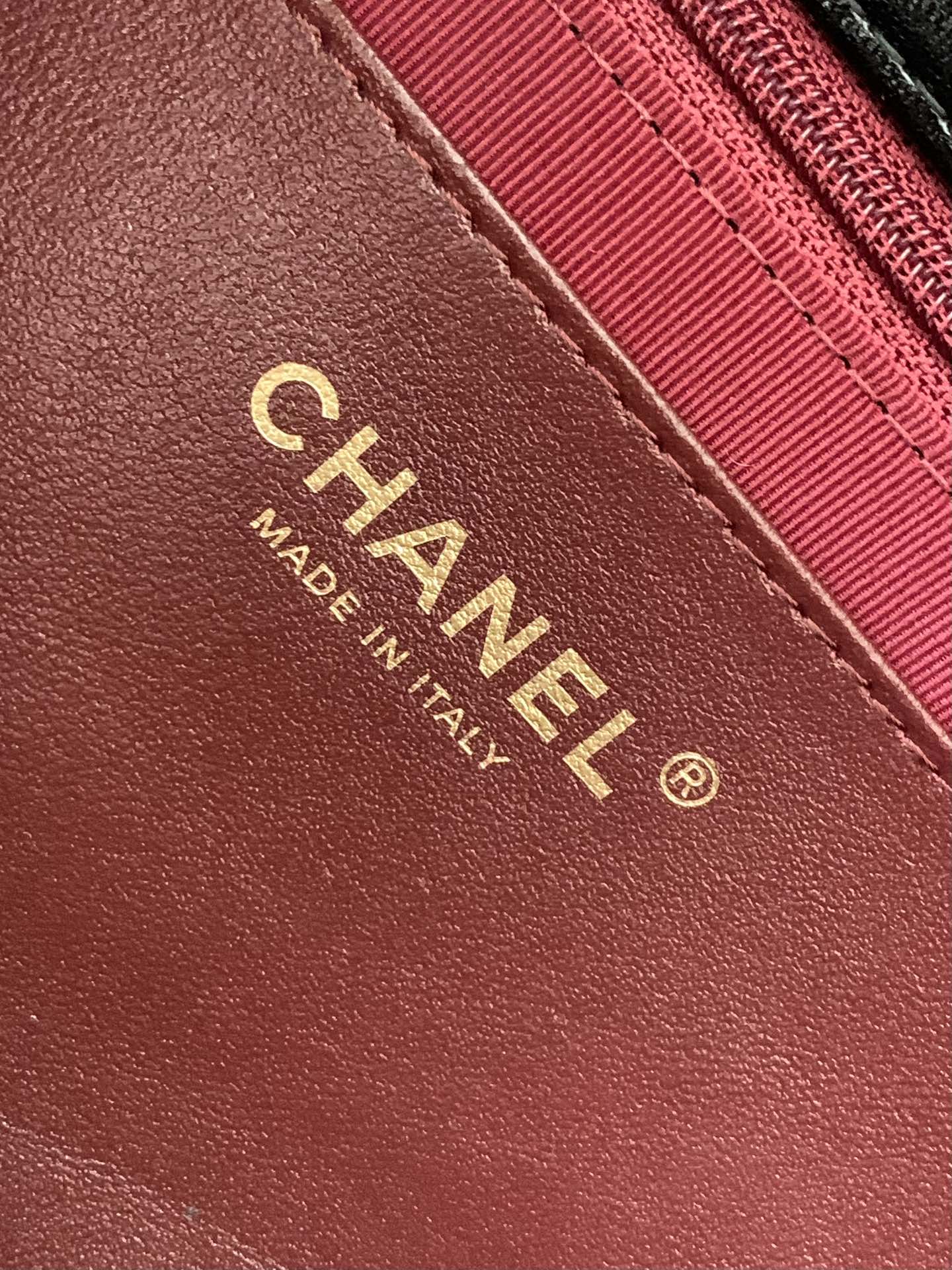 [TOP] CHANEL 24A Baguette Holding Bag 38*18*4cm - Black