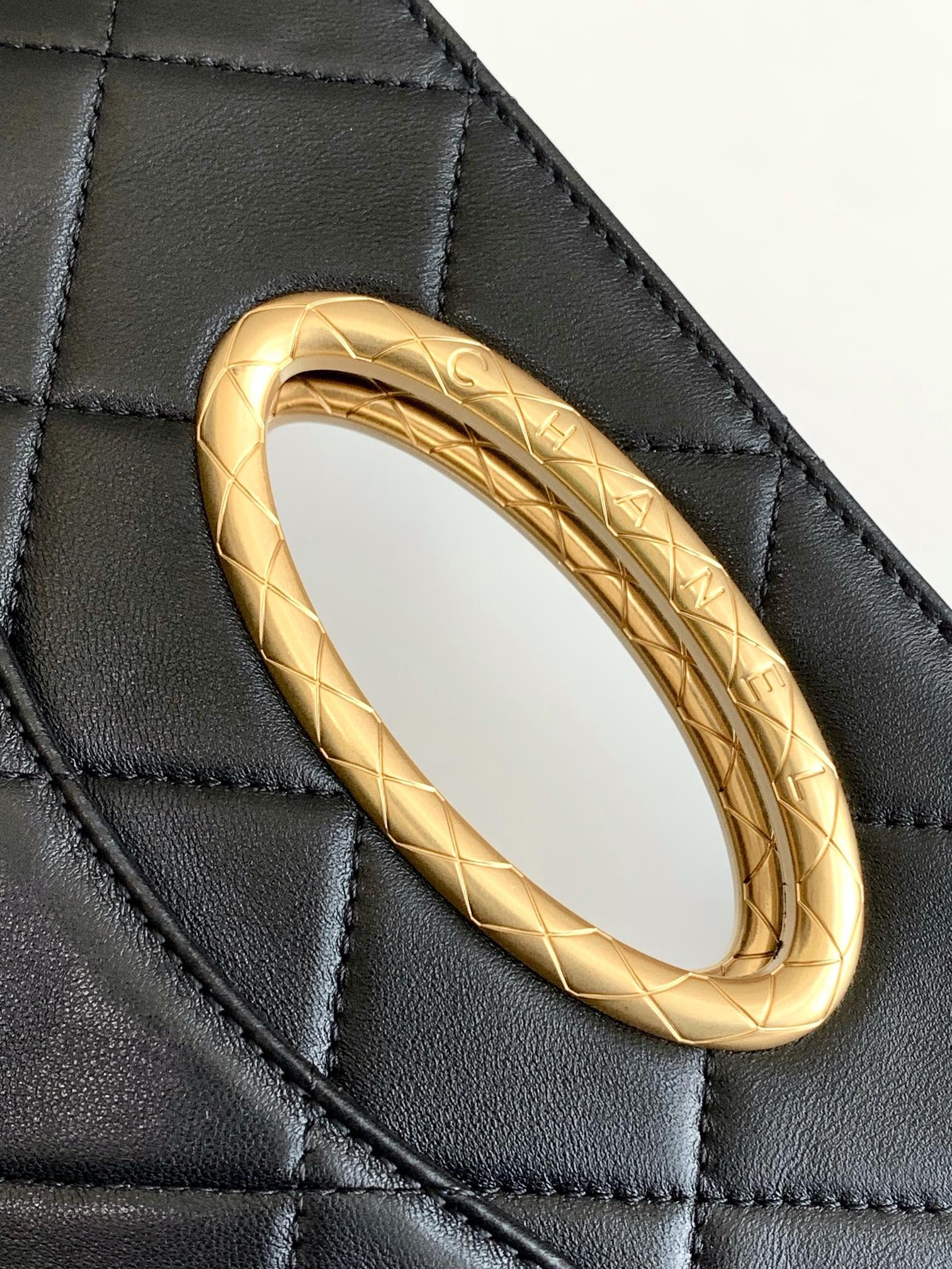 [TOP] CHANEL 24B Handbag 19*25*3cm - Black