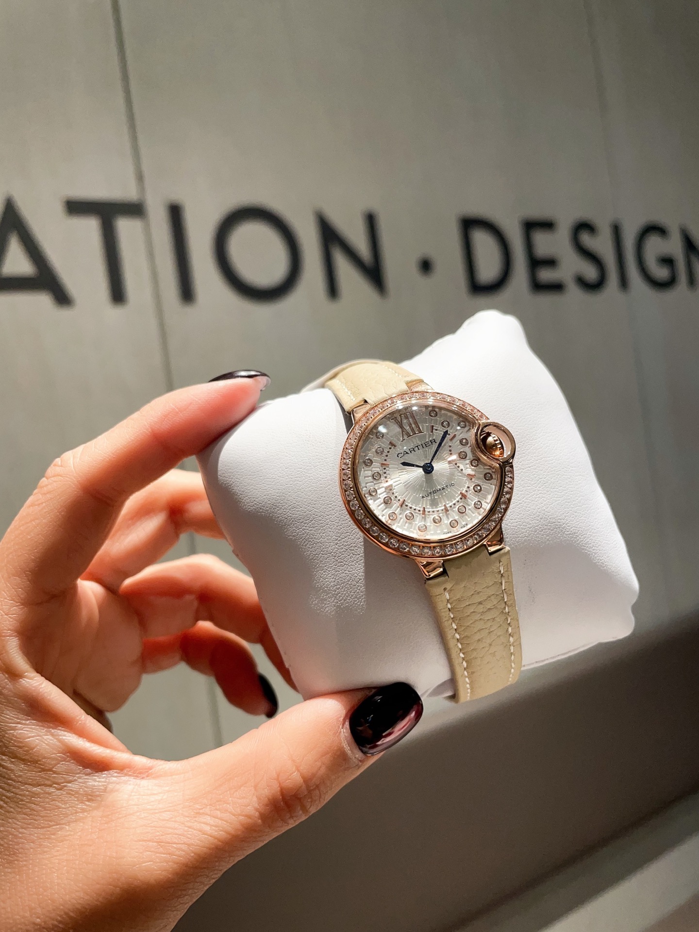 [TOP] Cartier Watch with Diamonds on Bezel 33mm - Khaki/Beige