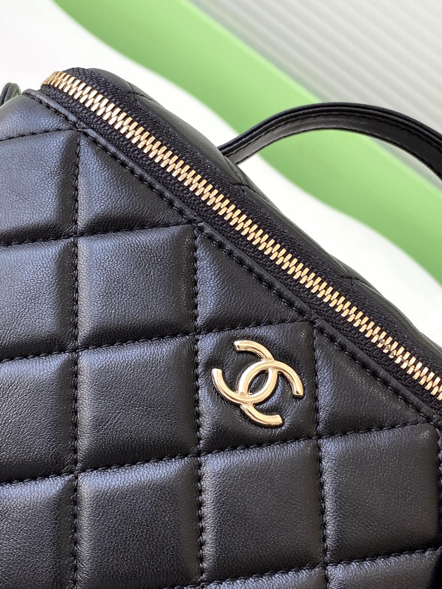 [TOP] CHANEL 24K Chain Camera Bag 12×23×10cm - Black