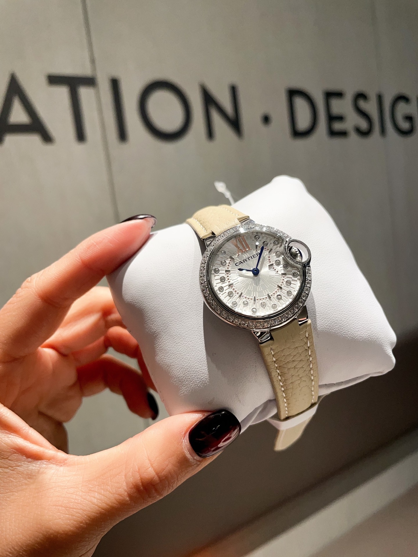 [TOP] Cartier Watch with Diamonds on Bezel 33mm - Khaki/Beige