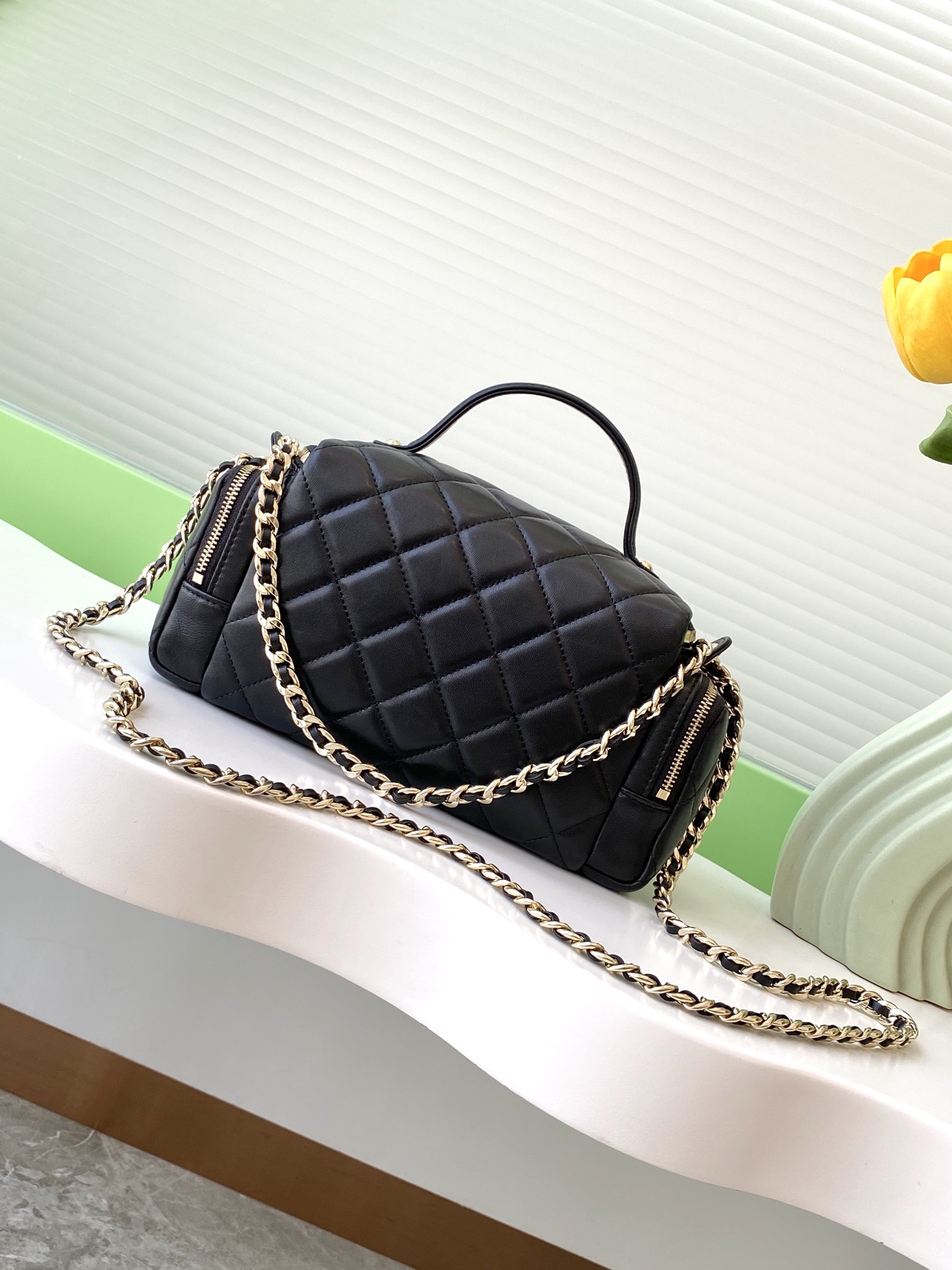 [TOP] CHANEL 24K Chain Camera Bag 12×23×10cm - Black