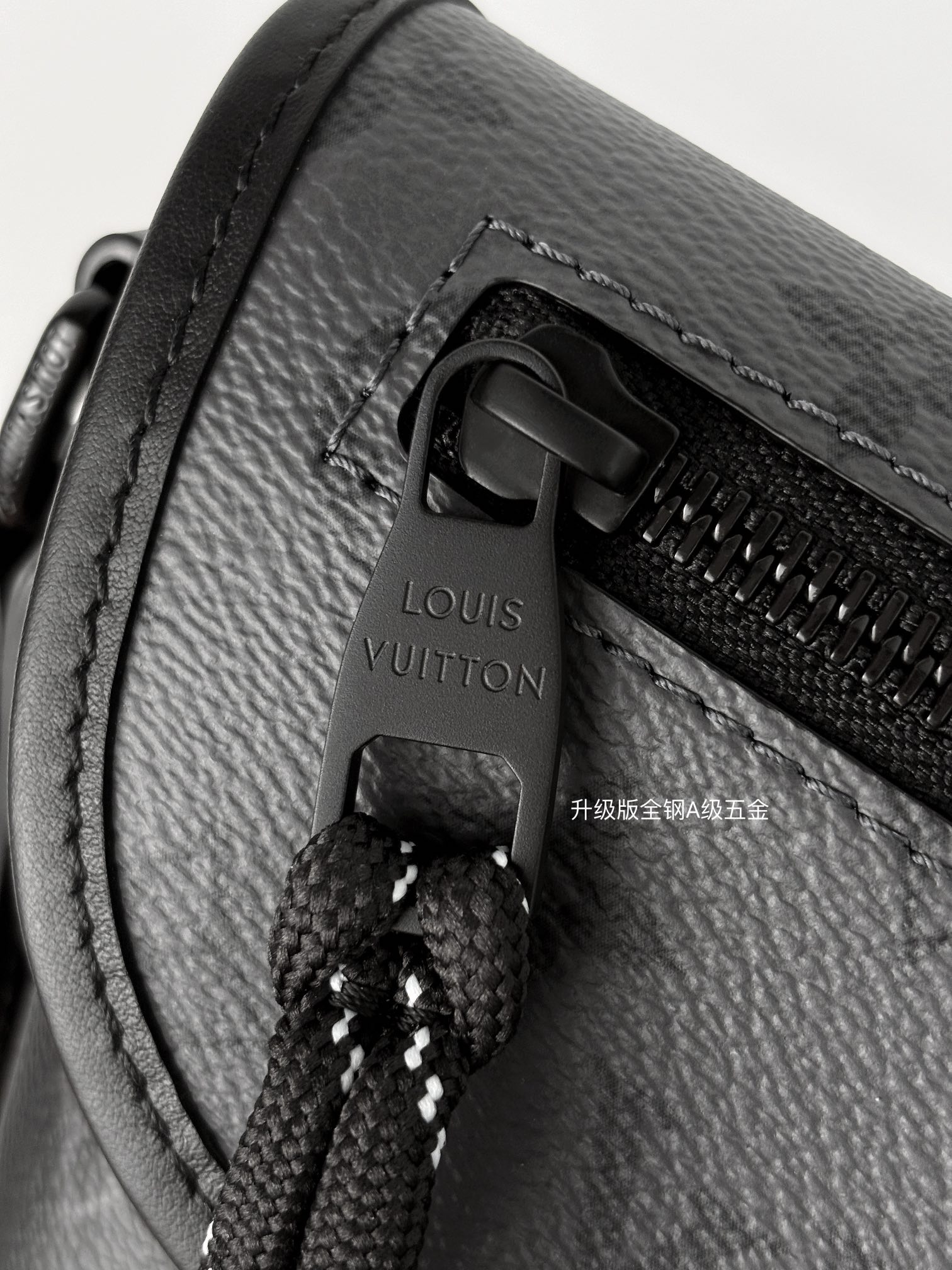 [TOP] Louis Vuitton LV Pulse Monogram Bag Mini 22x16x5cm - Black/Gray