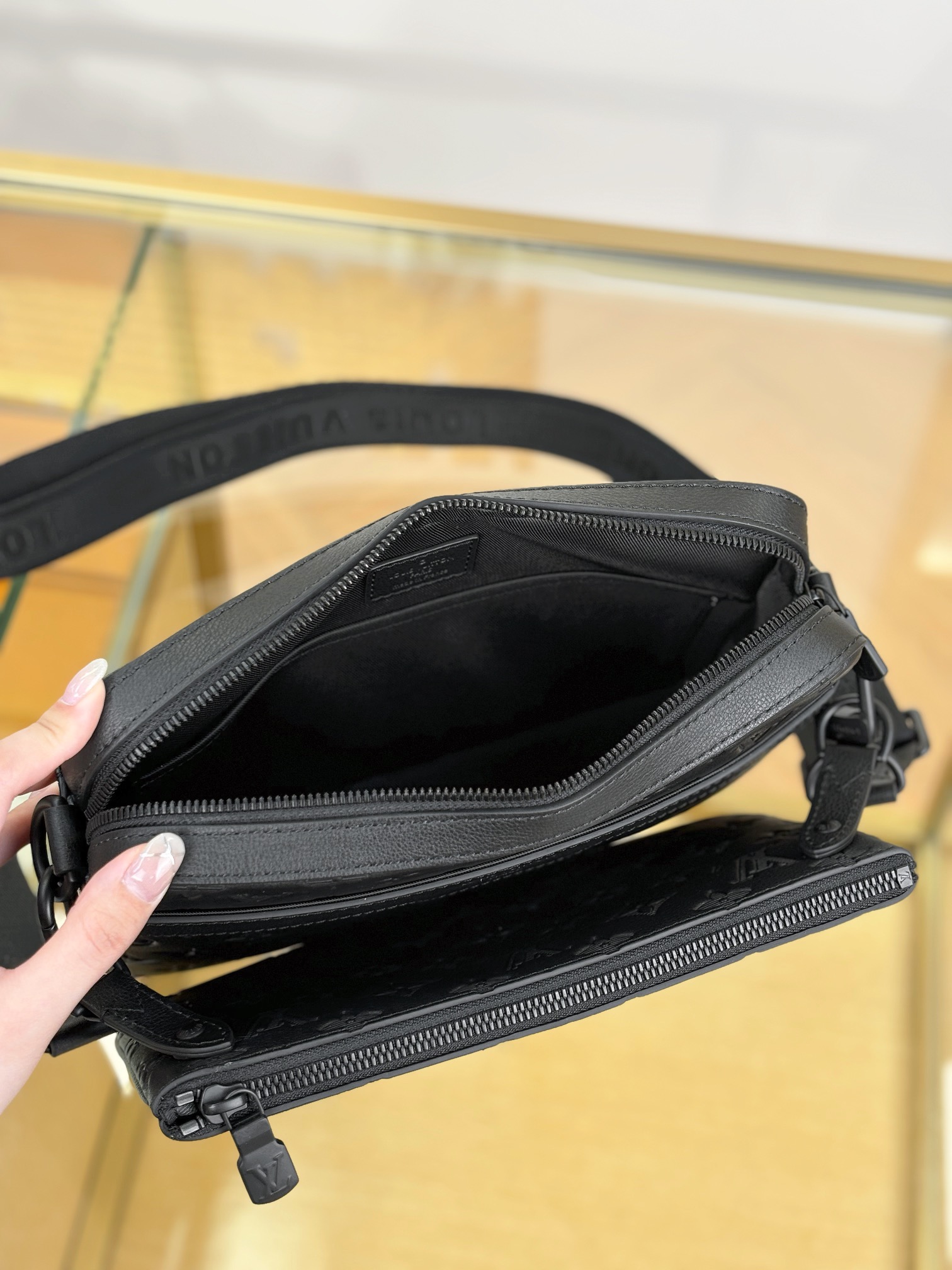 [TOP] Louis Vuitton LV Trio Messenger Bag 25x18.5x7cm - Black