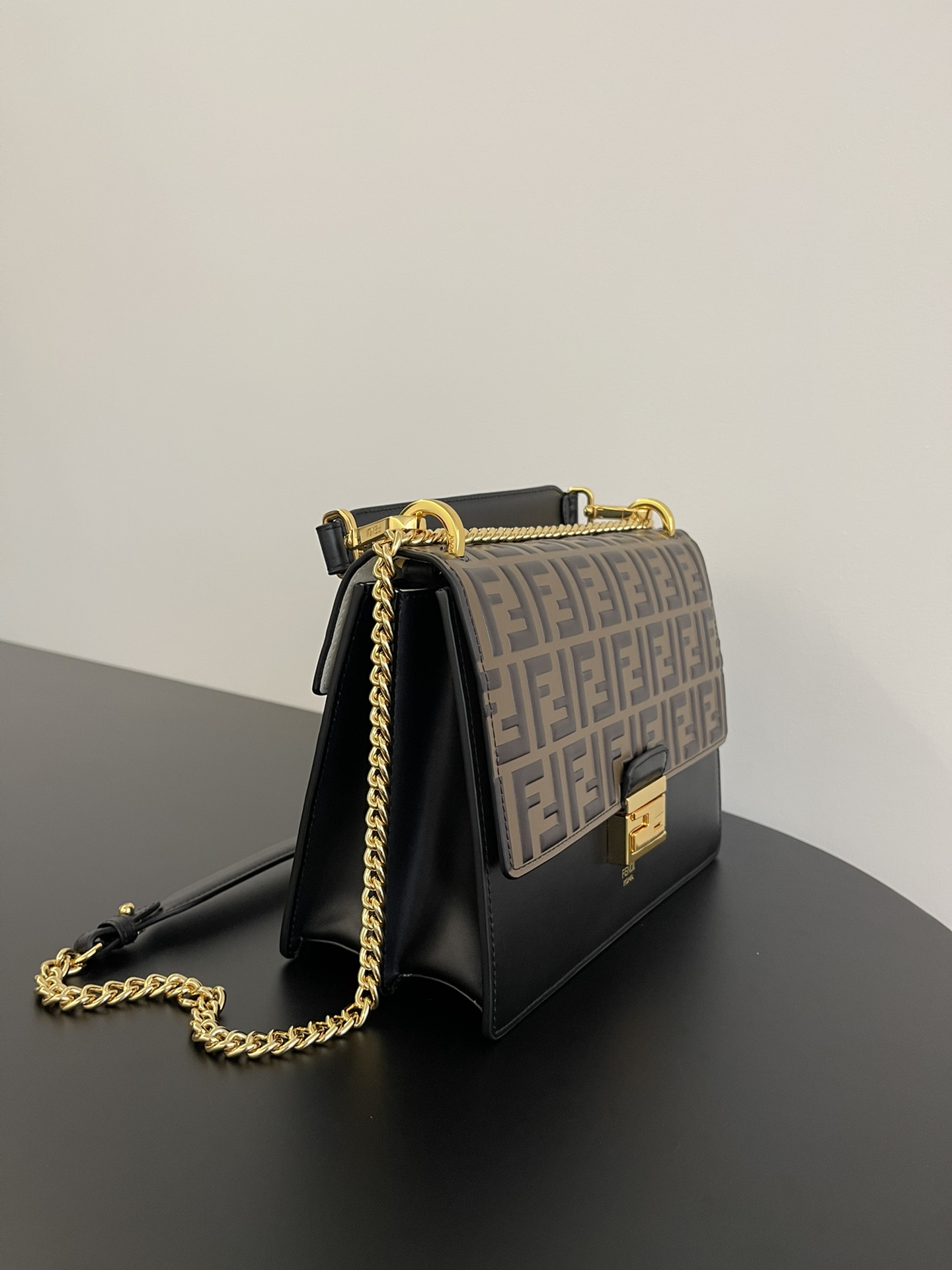 [TOP] FENDI Kan U Bag 19x13x9cm/25x17x10cm - 2 Color