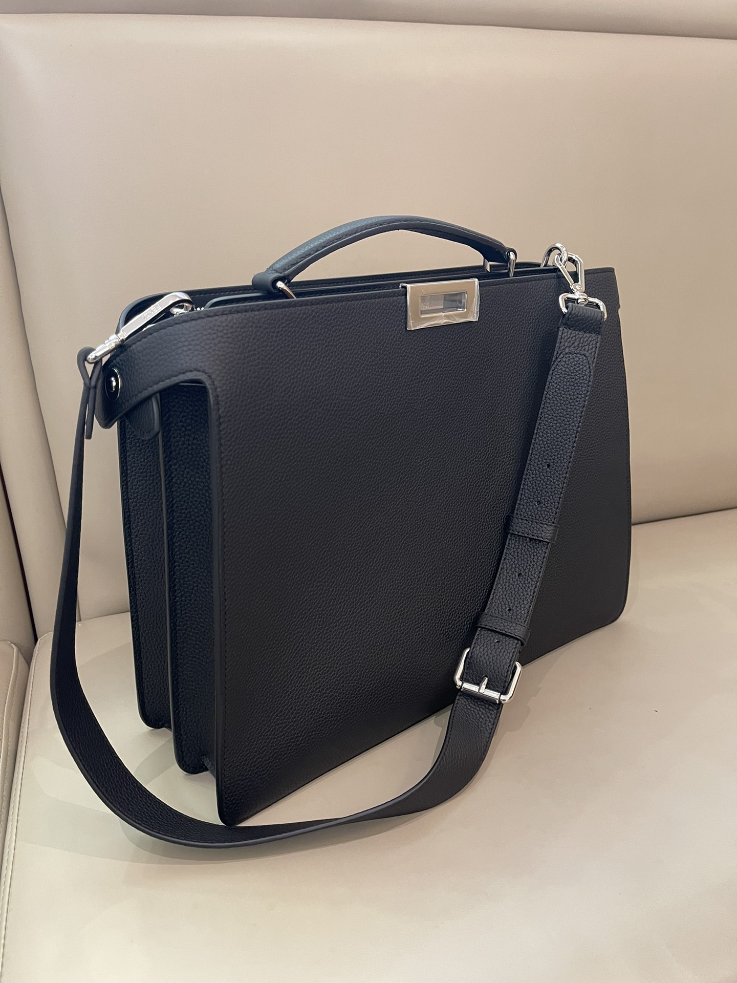 [TOP] FENDI Peekaboo Large Cowhide Bag 38x29x12cm - Black