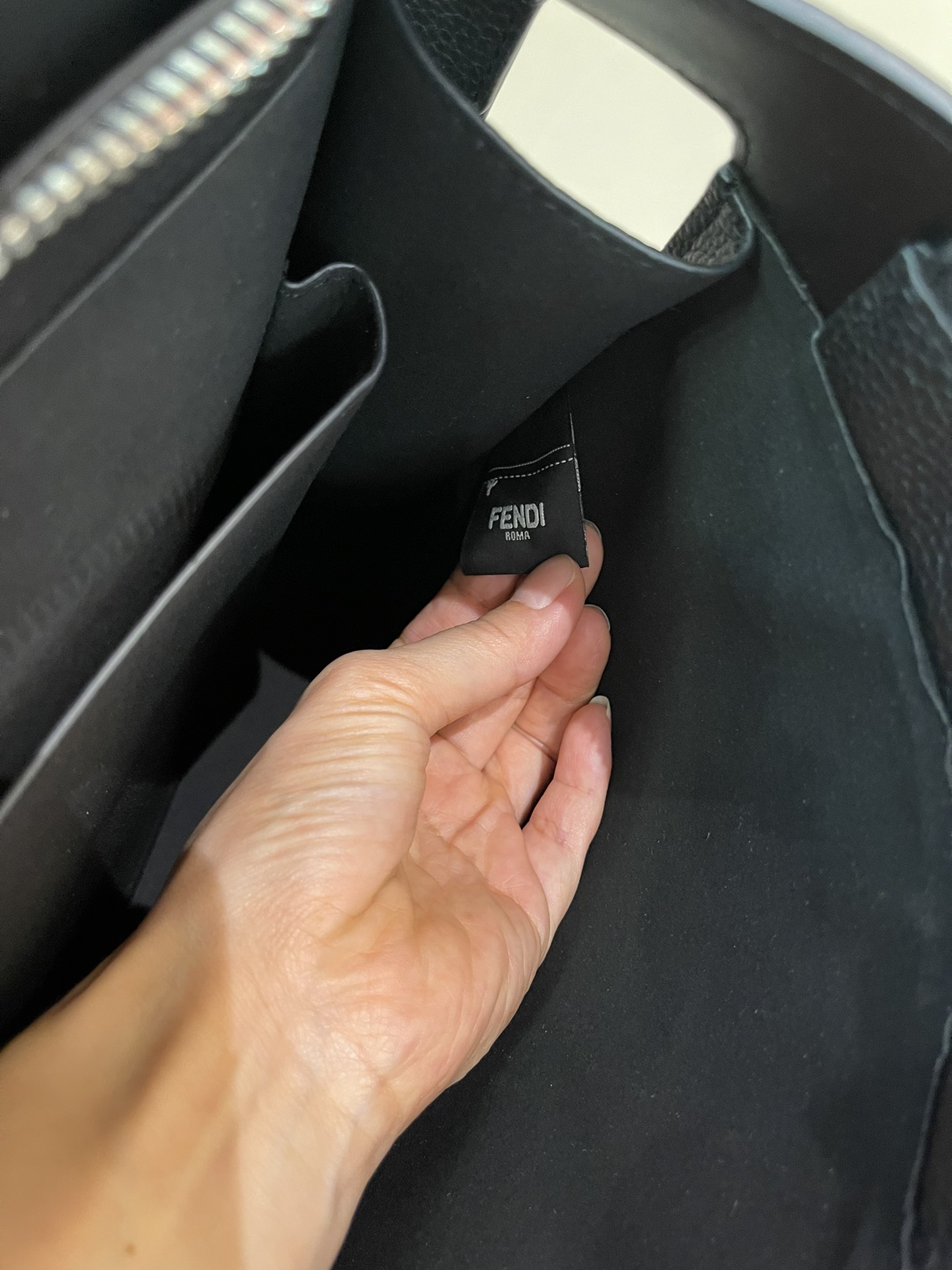 [TOP] FENDI Peekaboo Large Cowhide Bag 38x29x12cm - Black