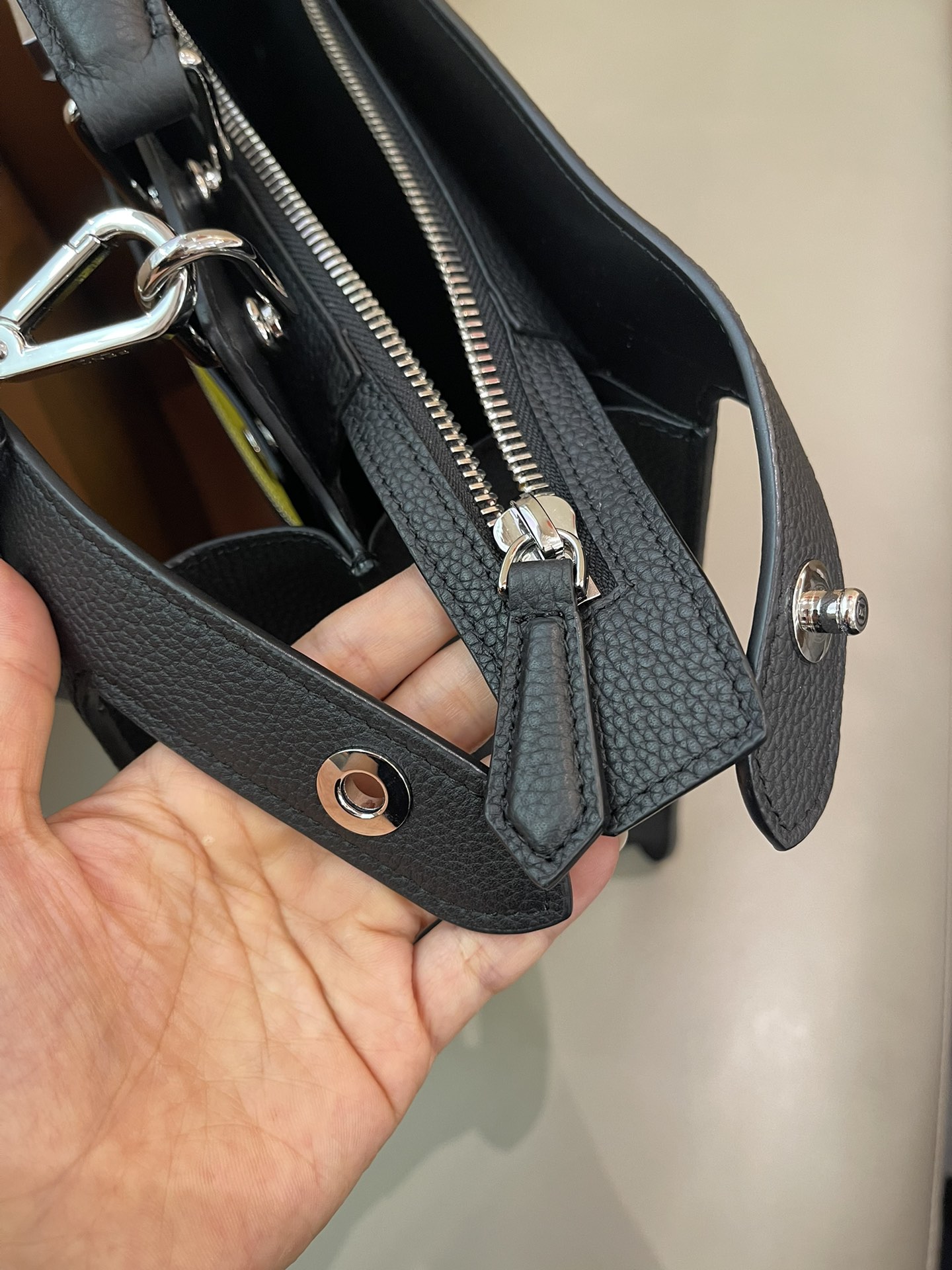 [TOP] FENDI Peekaboo Large Cowhide Bag 38x29x12cm - Black