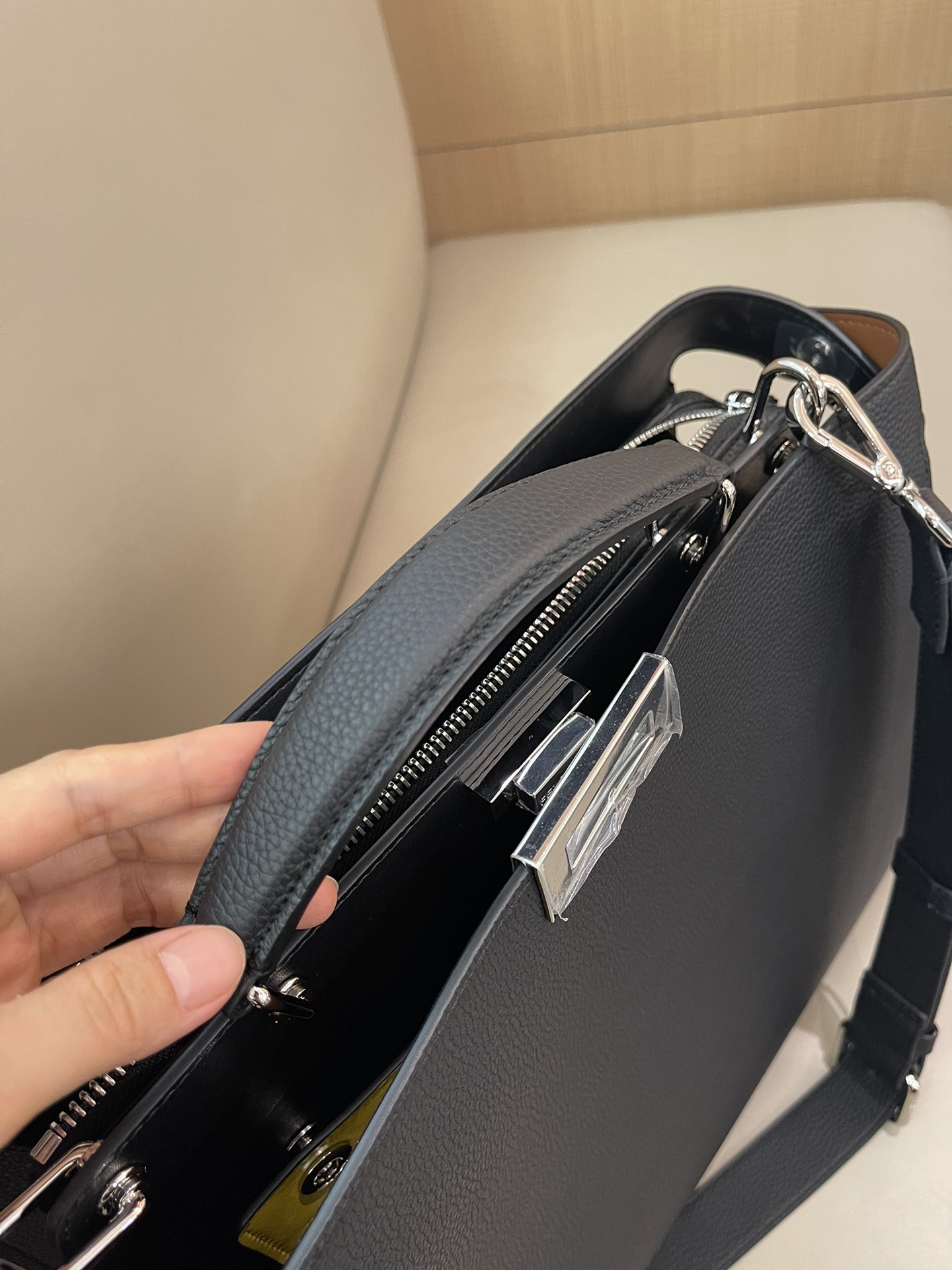 [TOP] FENDI Peekaboo Large Cowhide Bag 38x29x12cm - Black