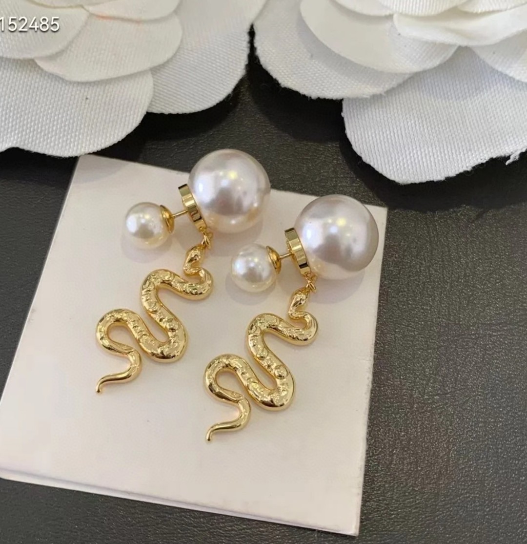 [TOP] Christian Dior Earrings - Gold