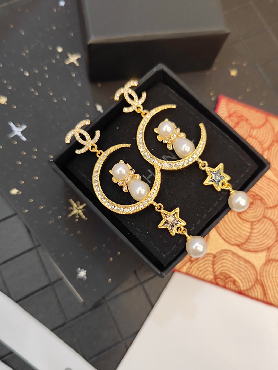 [TOP] CHANEL Earrings - Gold