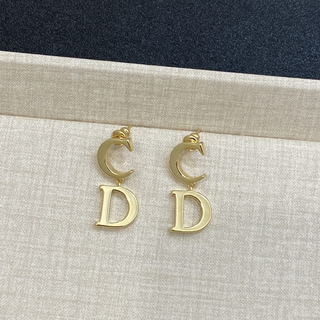 [TOP] Christian Dior Earrings - Gold