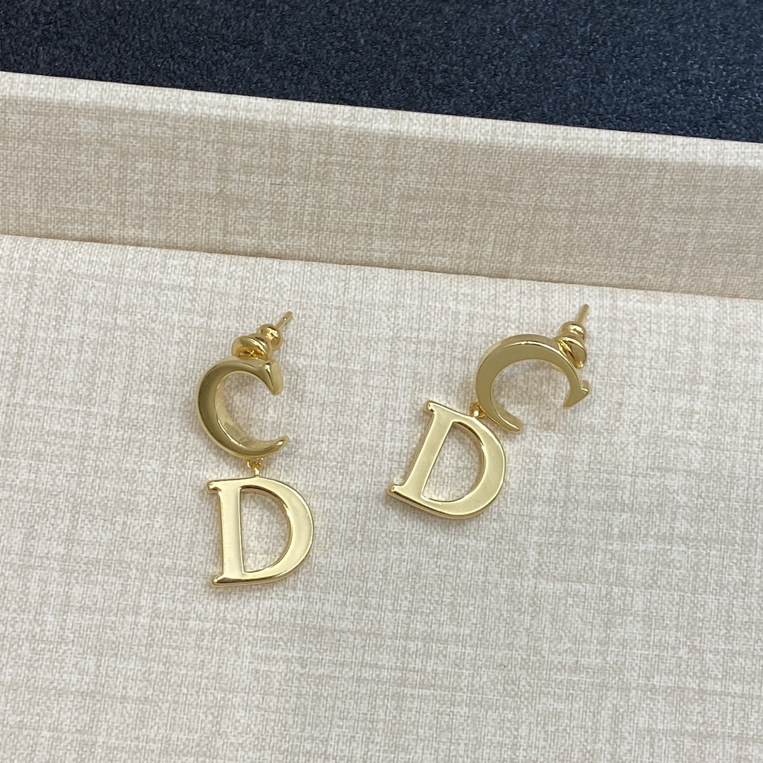 [TOP] Christian Dior Earrings - Gold