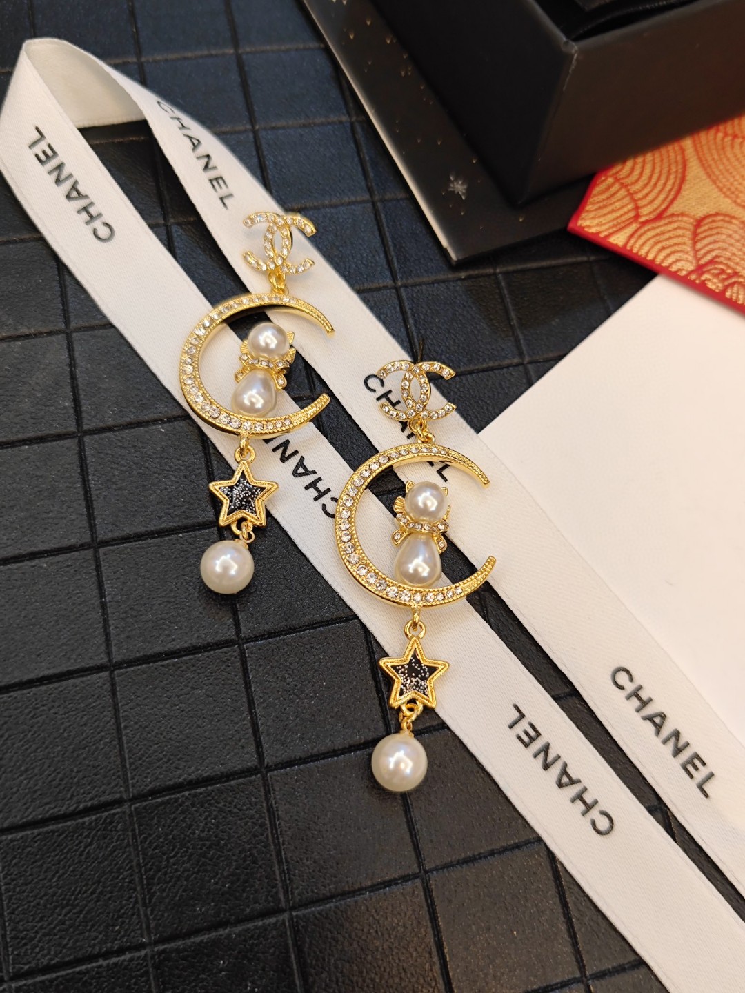 [TOP] CHANEL Earrings - Gold