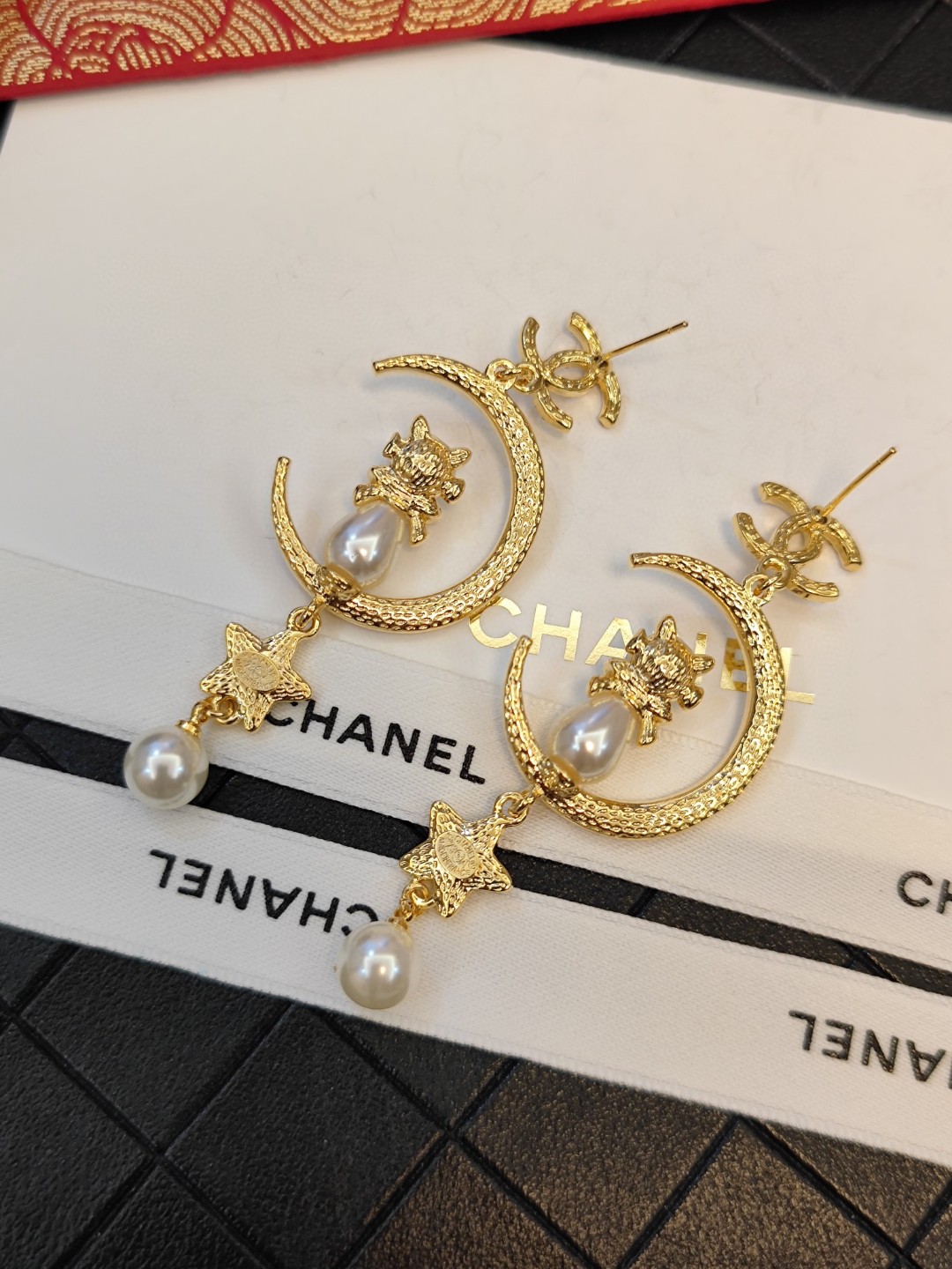 [TOP] CHANEL Earrings - Gold