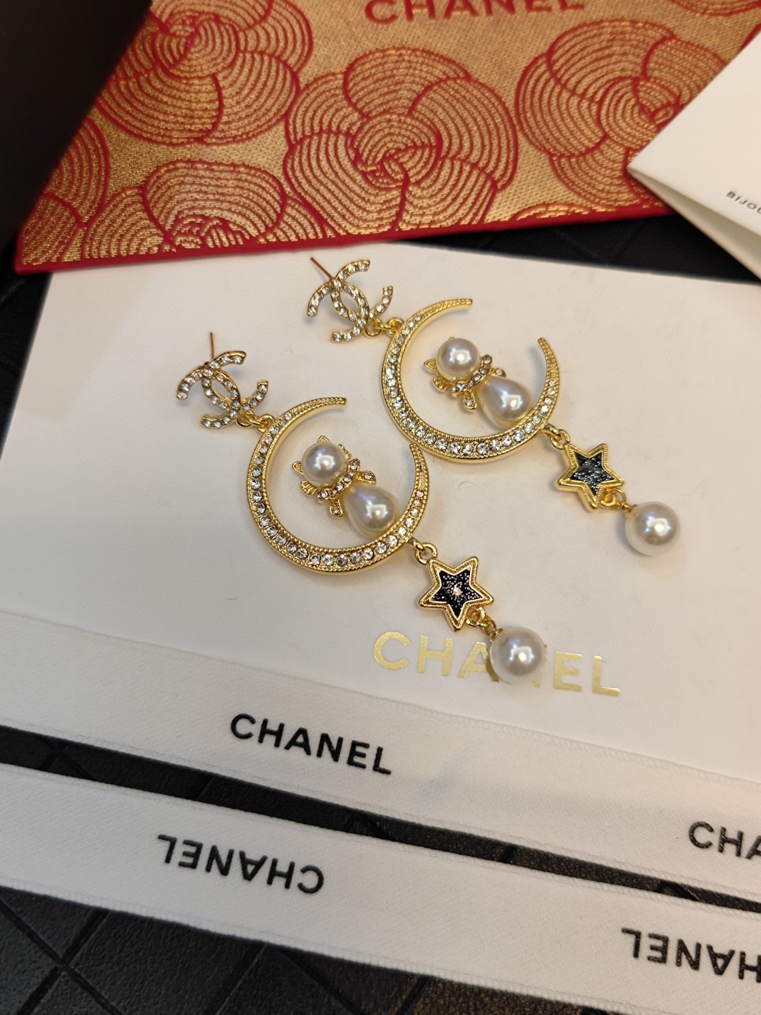 [TOP] CHANEL Earrings - Gold