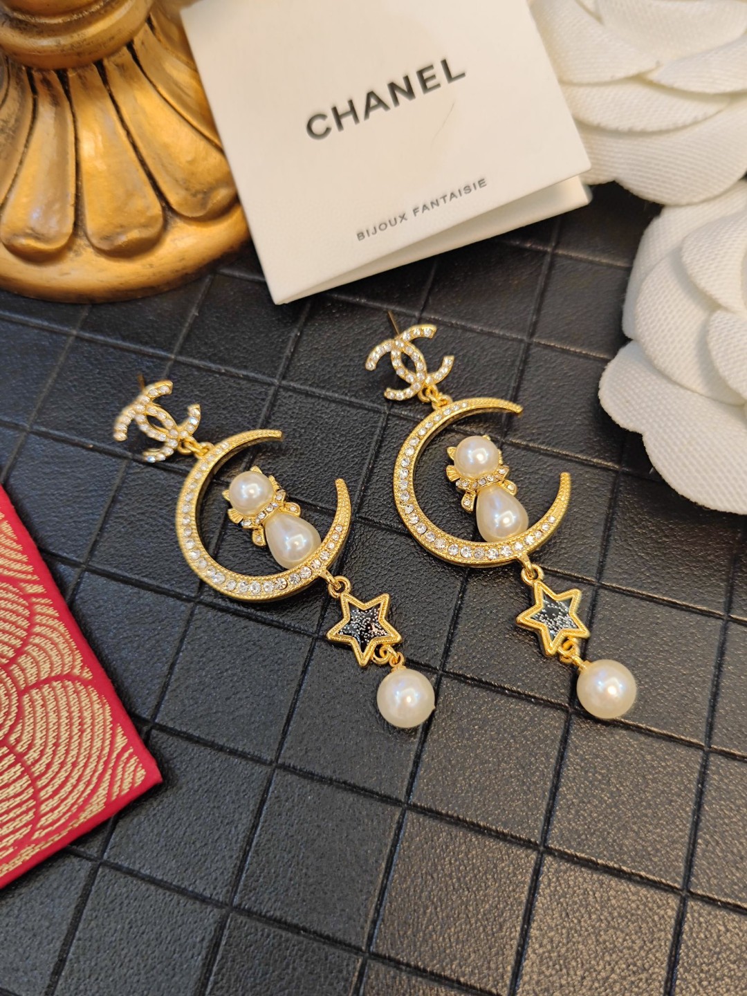 [TOP] CHANEL Earrings - Gold
