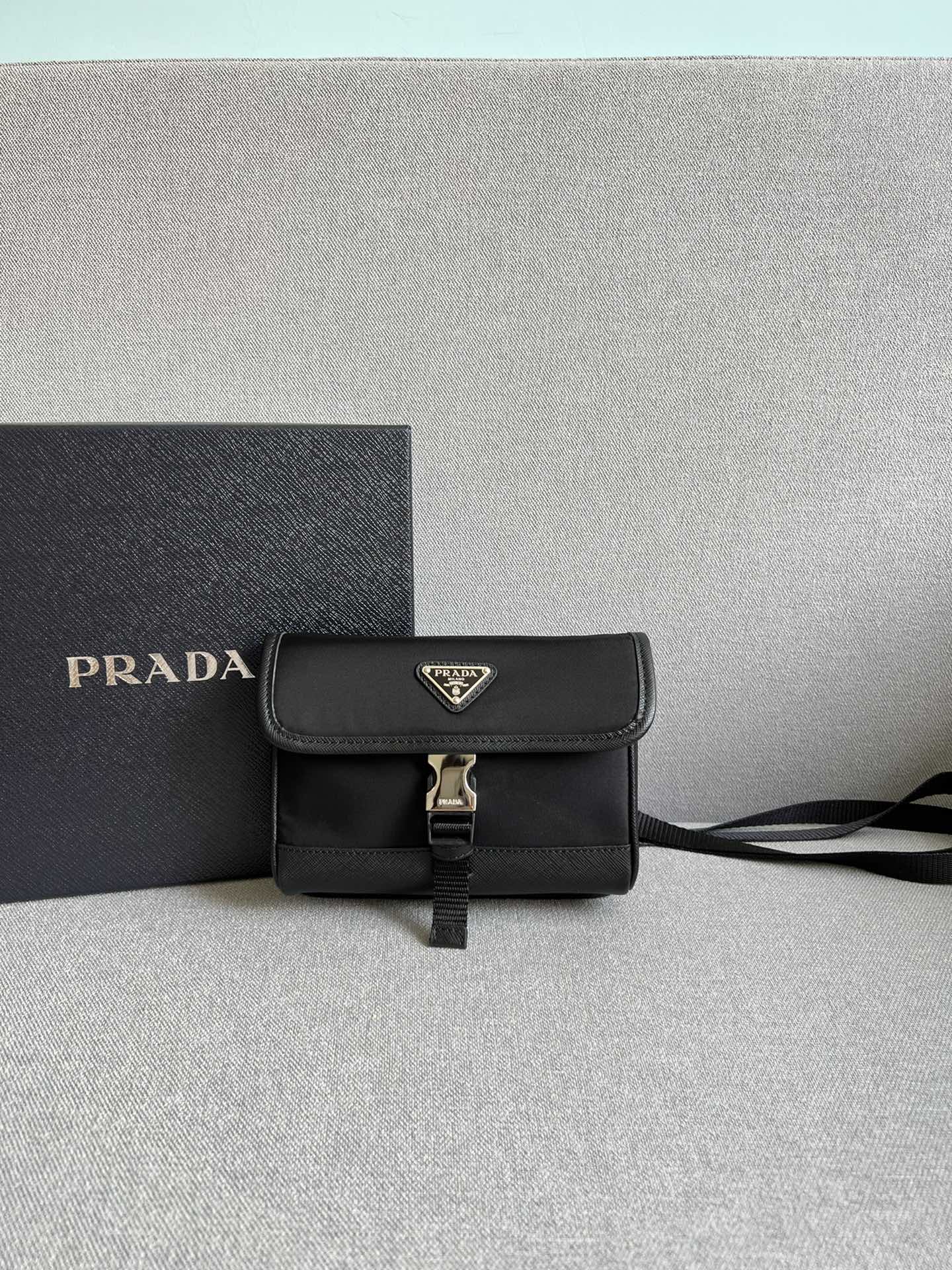 [TOP] PRADA Mobile Phone Bag Cowhide 18*12.5*2 - Black