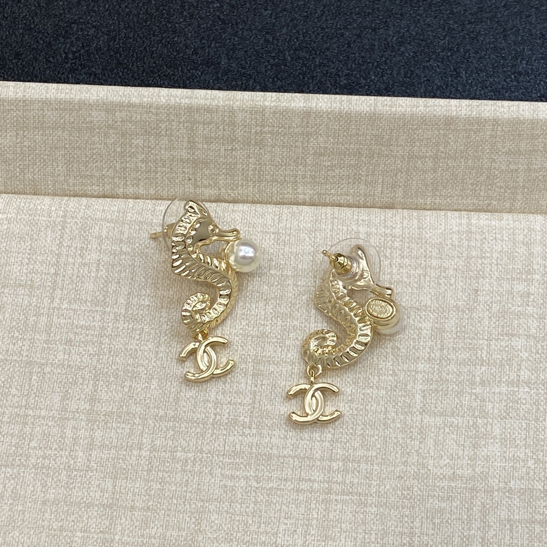 [TOP] CHANEL Seahorse  Earrings- Gold