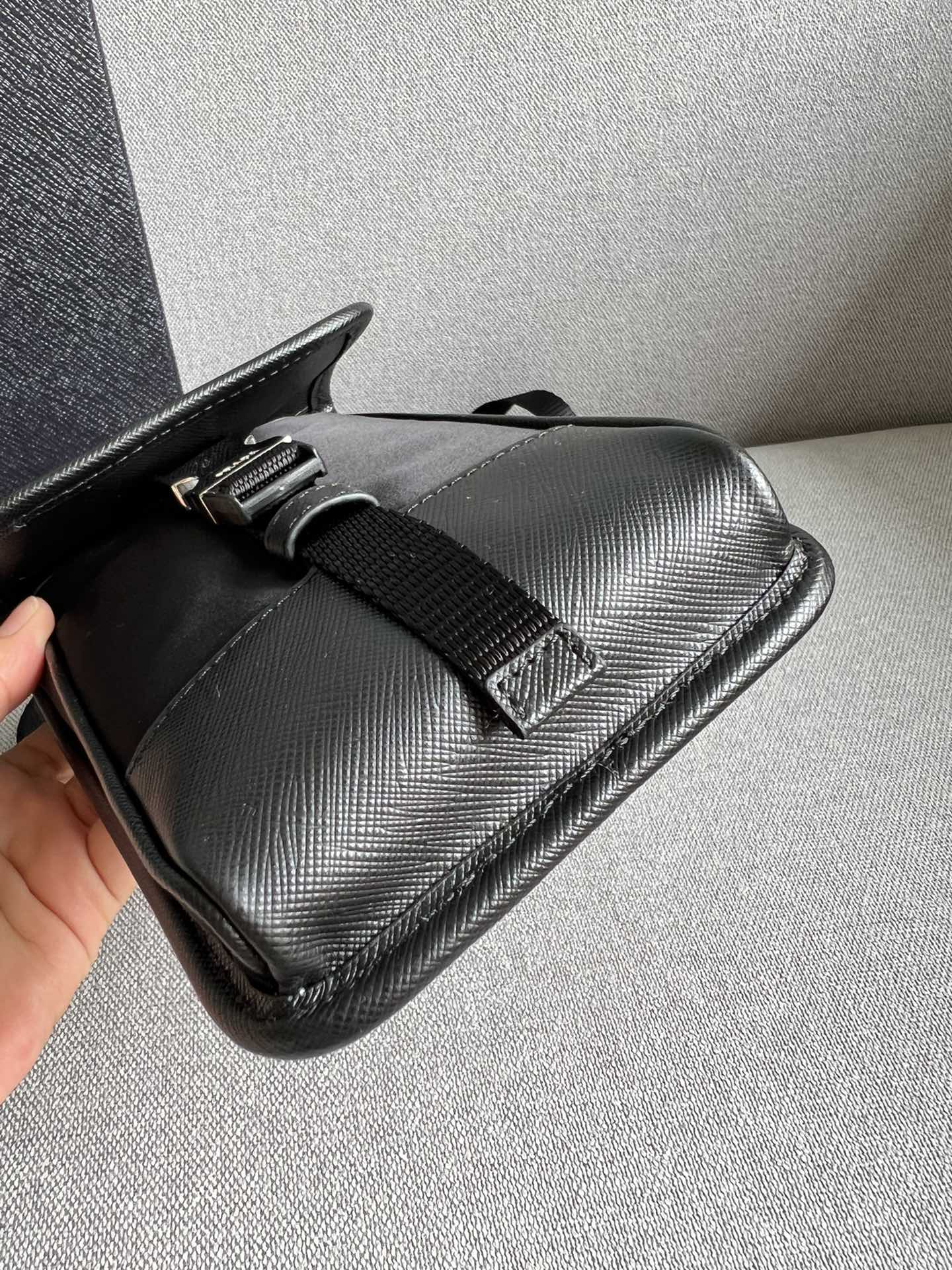 [TOP] PRADA Mobile Phone Bag Cowhide 12*18cm - Black