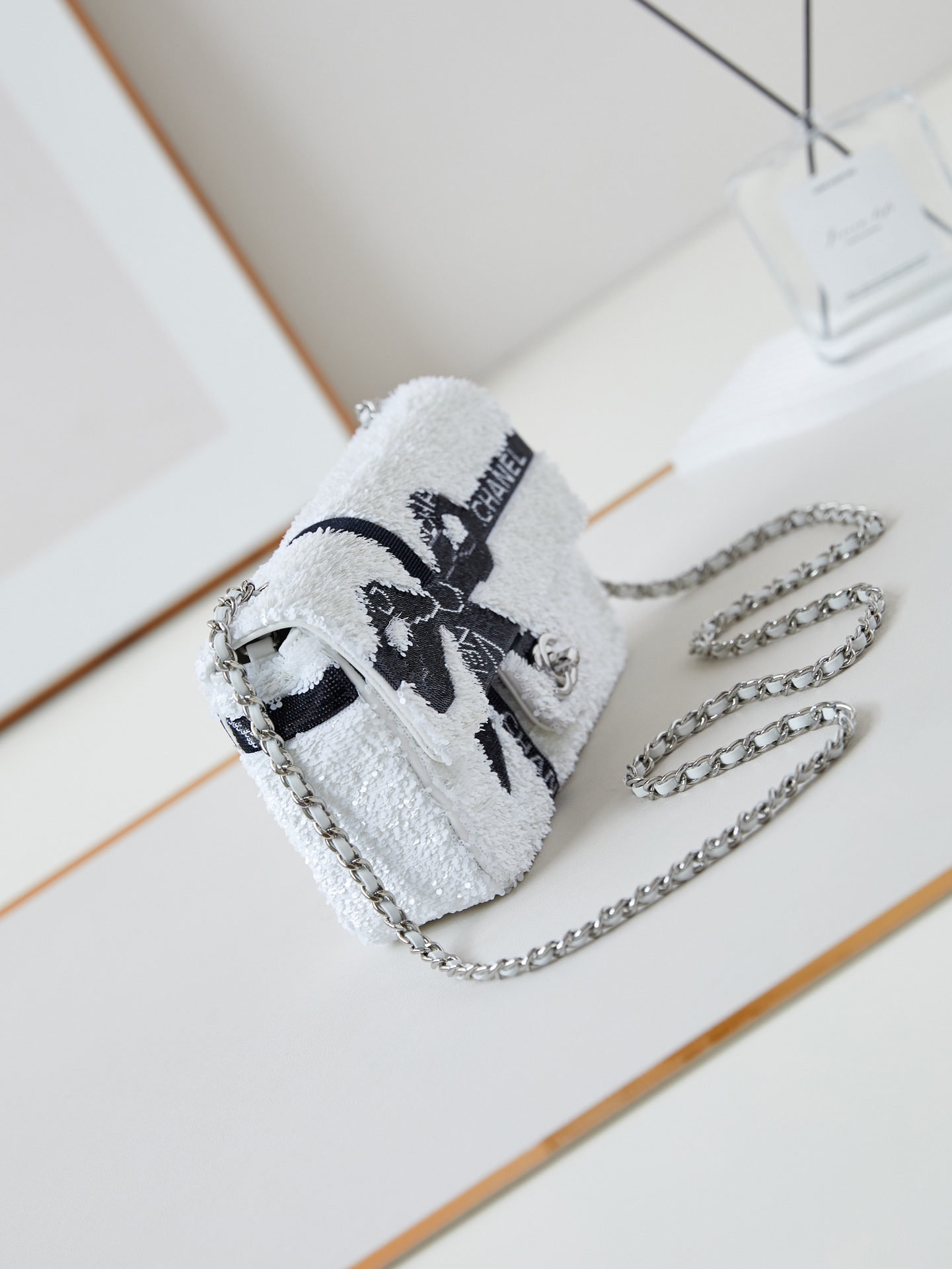 [TOP] CHANEL 24B Bow Black And White Sequins 14*21*7cm - White