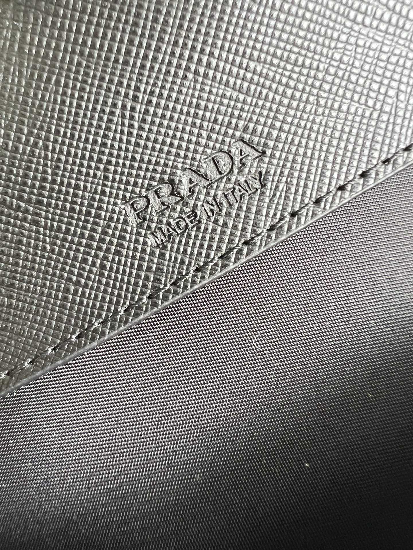 [TOP] PRADA Mobile Phone Bag Cowhide 12*18cm - Black