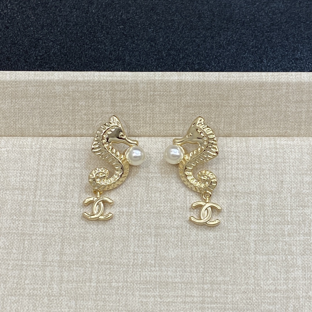 [TOP] CHANEL Seahorse  Earrings- Gold